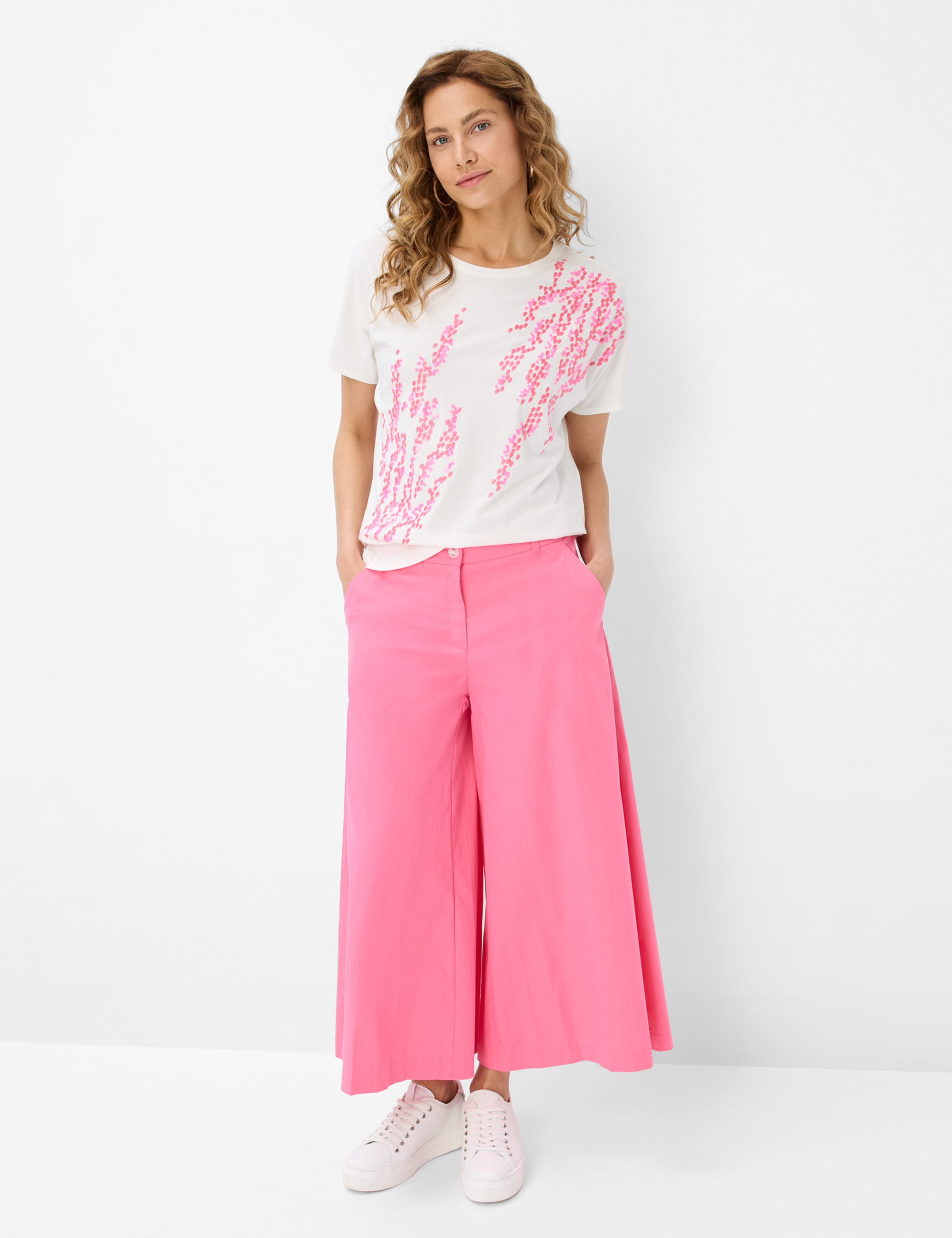 Damen Style CAELEN Pink  Model Outfit