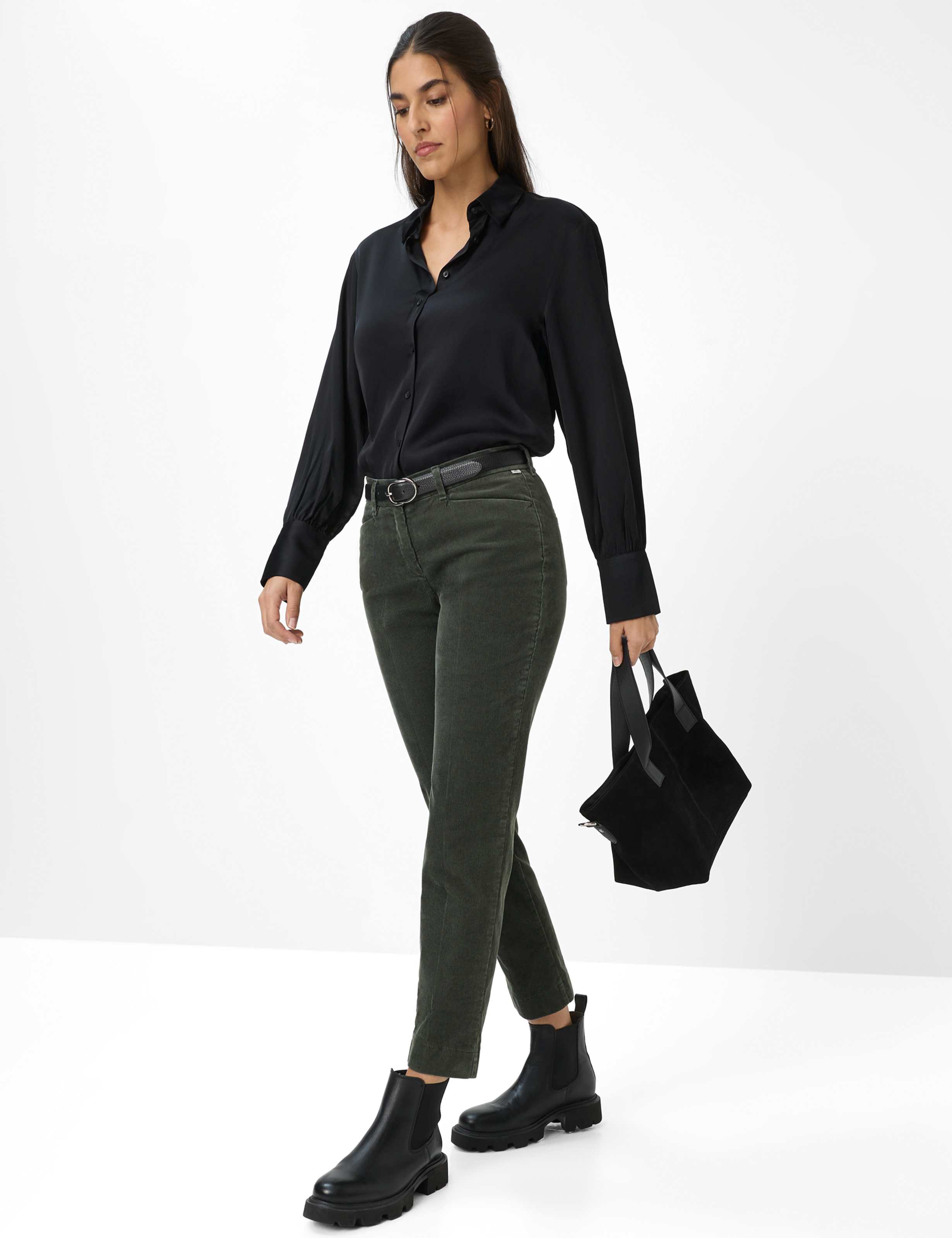Femme Style MARA S Vert Foncé Regular Fit Tenue du mannequin
