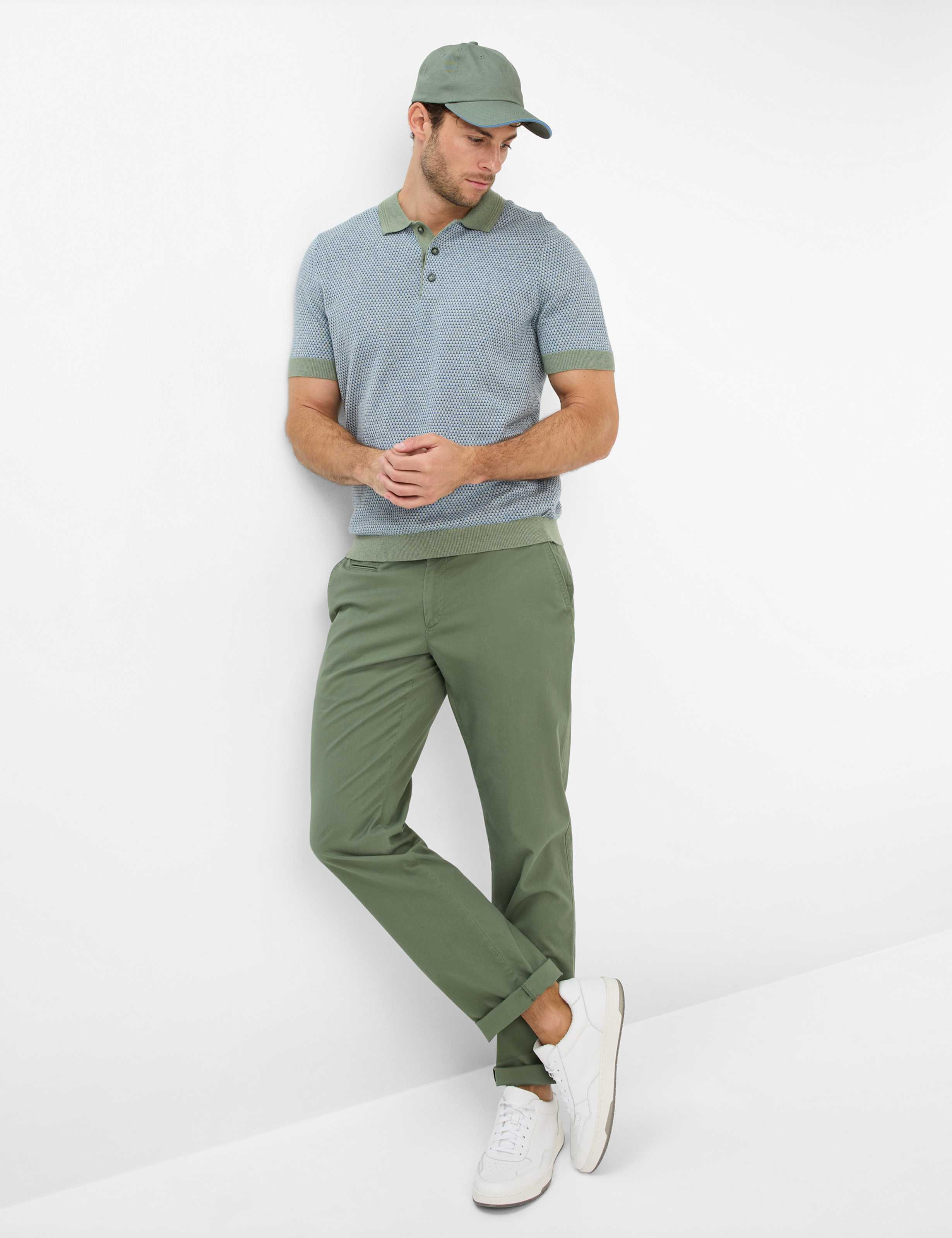 Herren Style EVEREST Grün Regular Fit Model Outfit