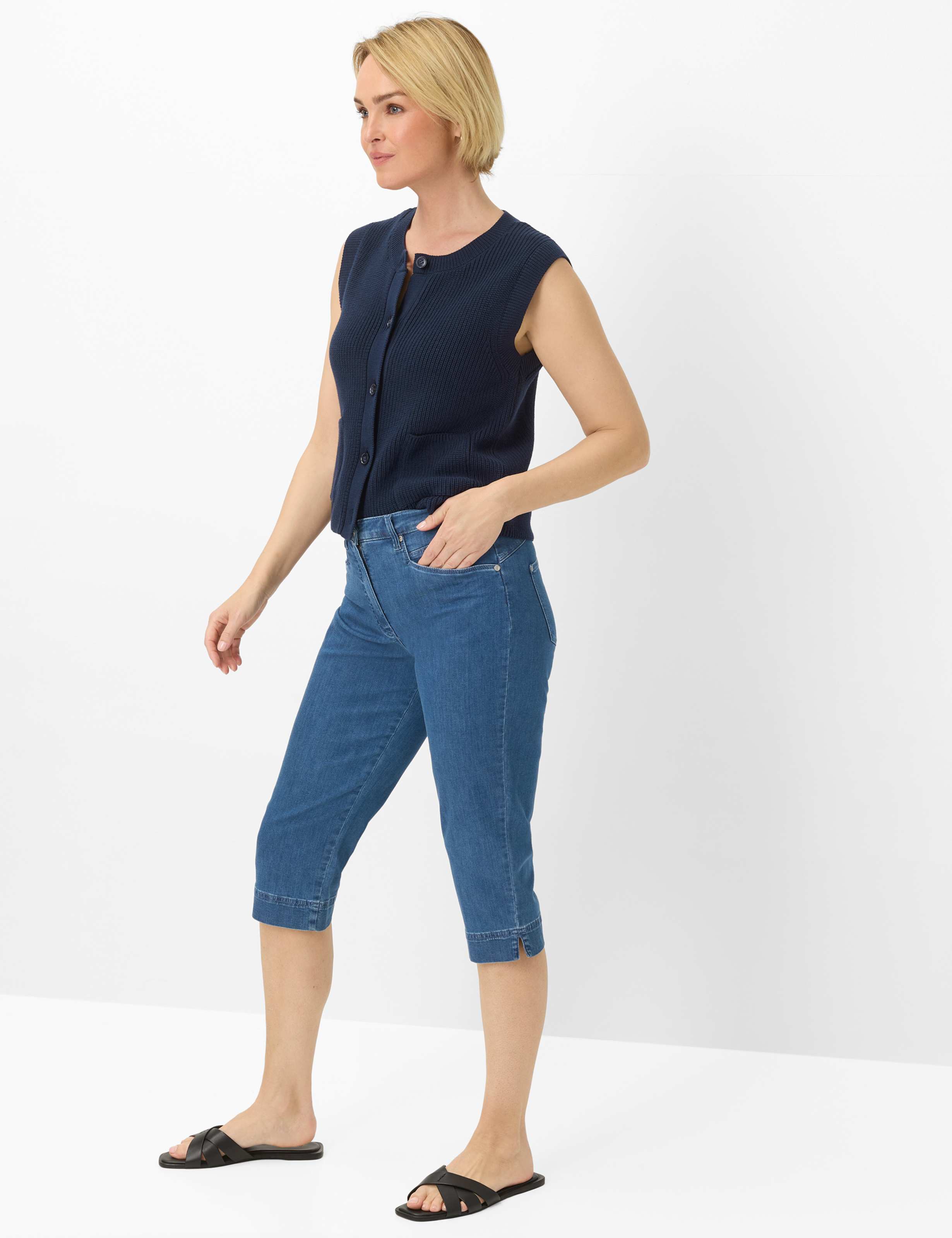 Femme Style CAREN CAPRI Bleu Clair  Tenue du mannequin