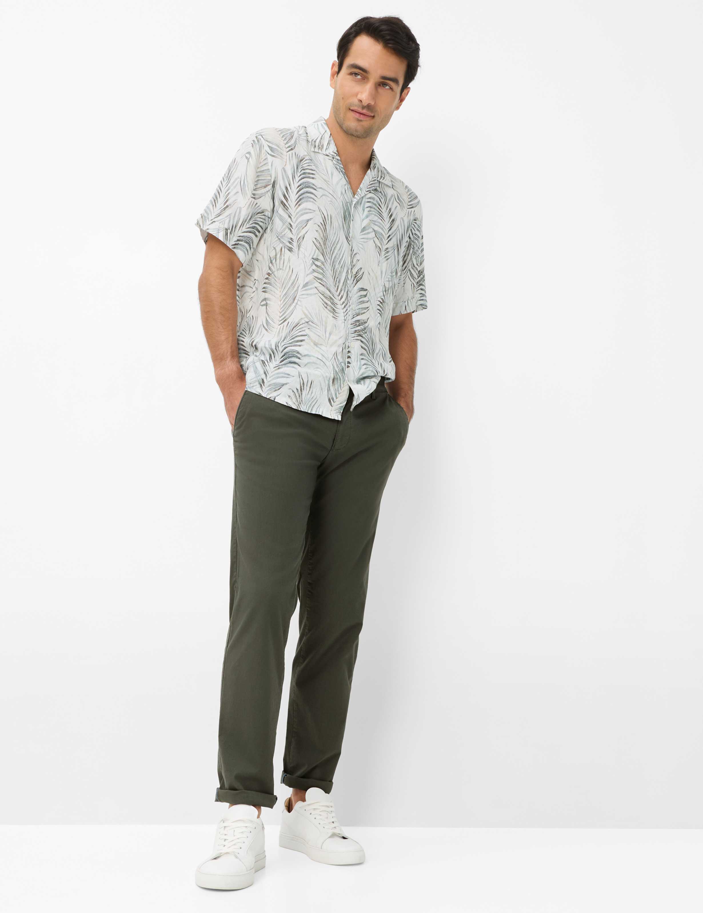 Homme Style FABIO IN Vert - Olive Modern Fit Tenue du mannequin