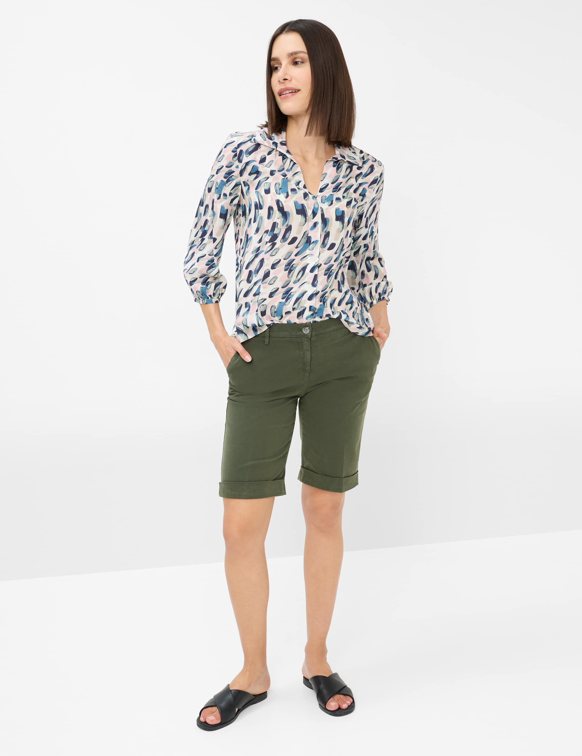 Damen Style MIA B Dunkelgrün Slim Fit Model Outfit