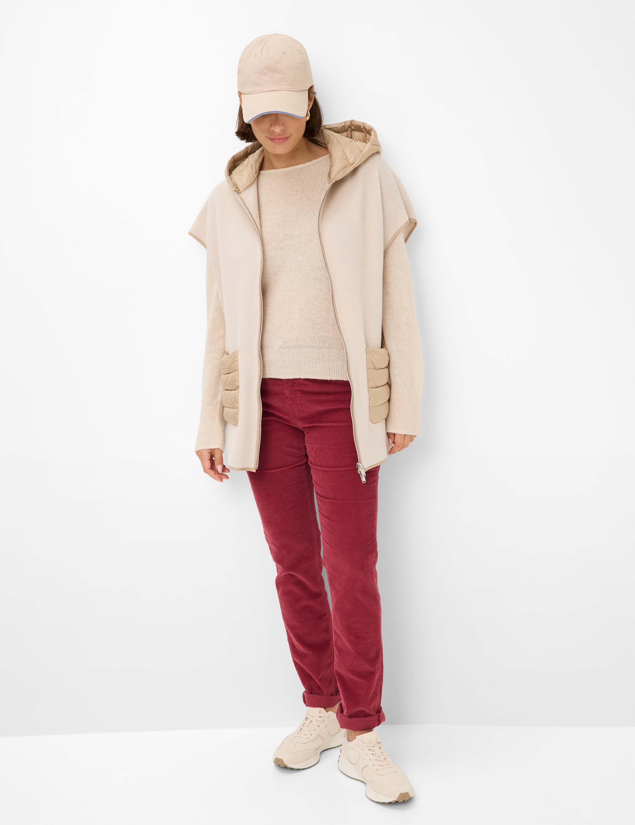 Femme Style MARY Rouge Foncé Regular Fit Tenue du mannequin