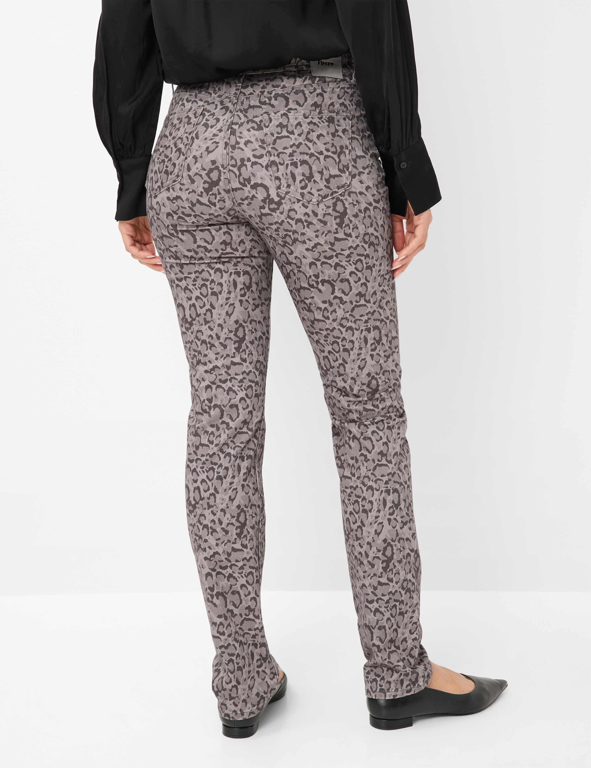 Damen Style MARY Grau Regular Fit Model Rueck