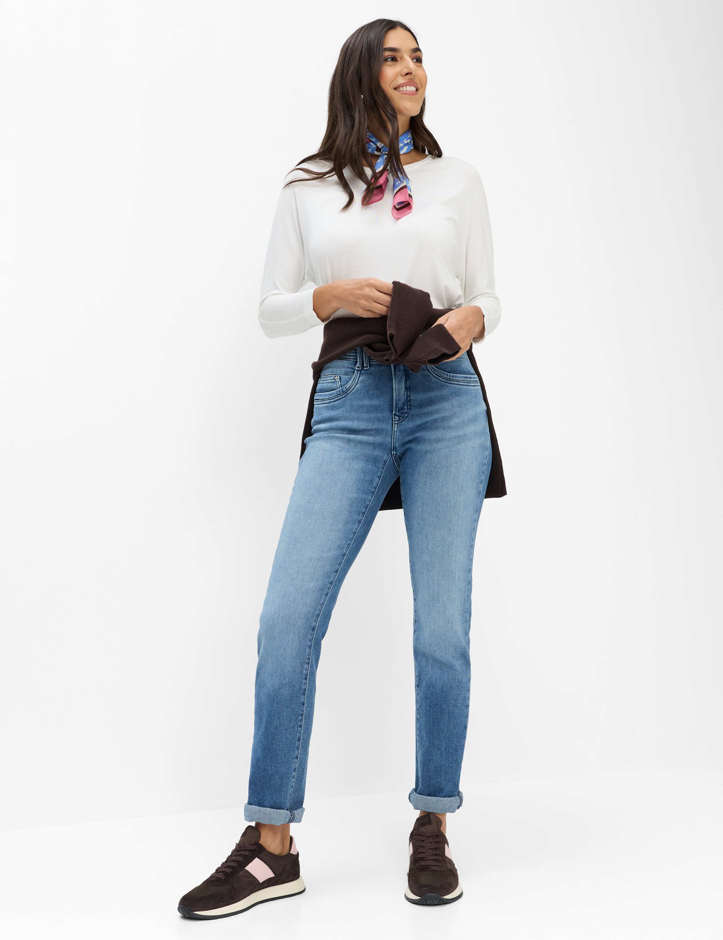 Femme Style MARY Denim Bleu Clair Regular Fit Tenue du mannequin