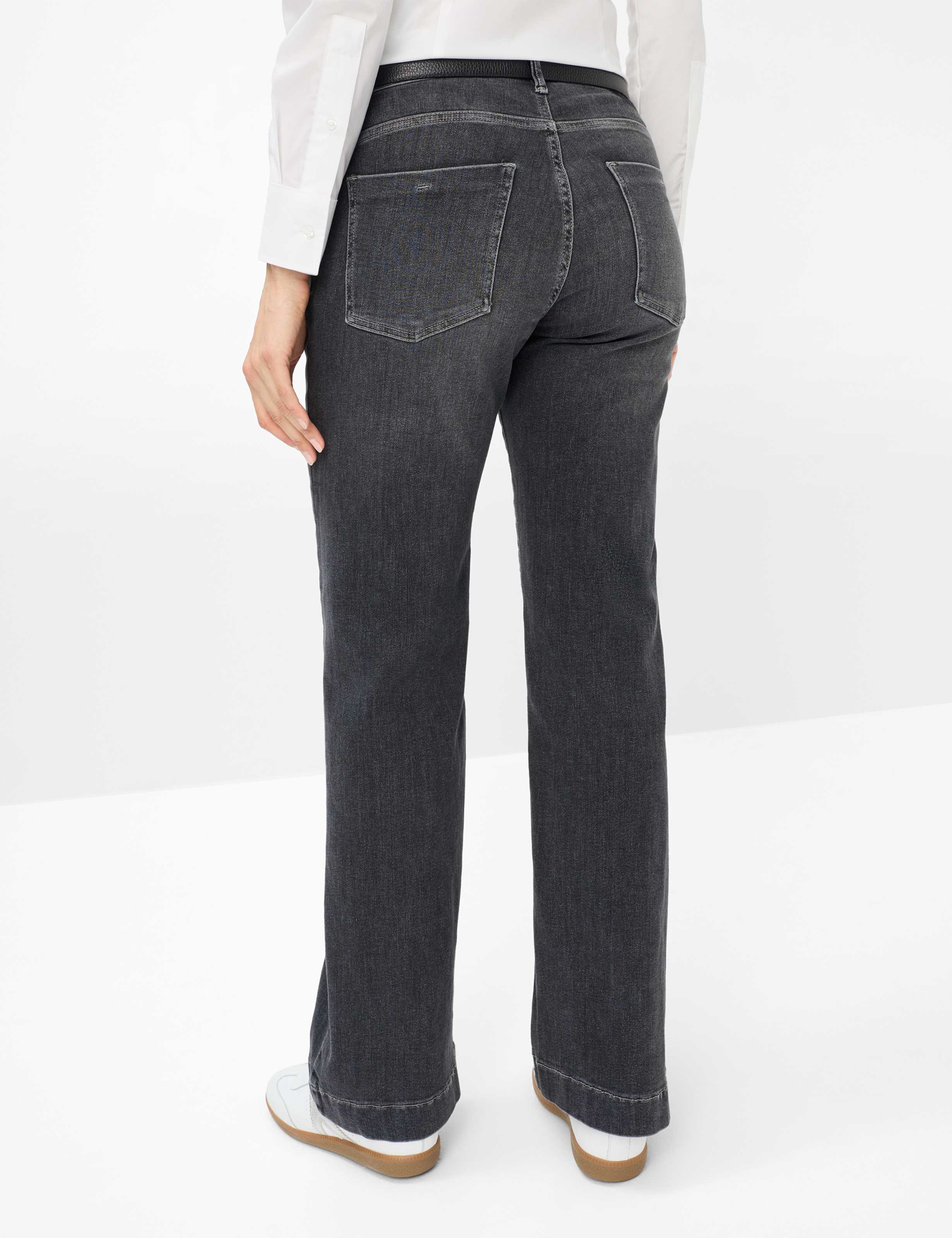 Damen Style MAINE Denim Hellgrau Wide Leg Model Rueck