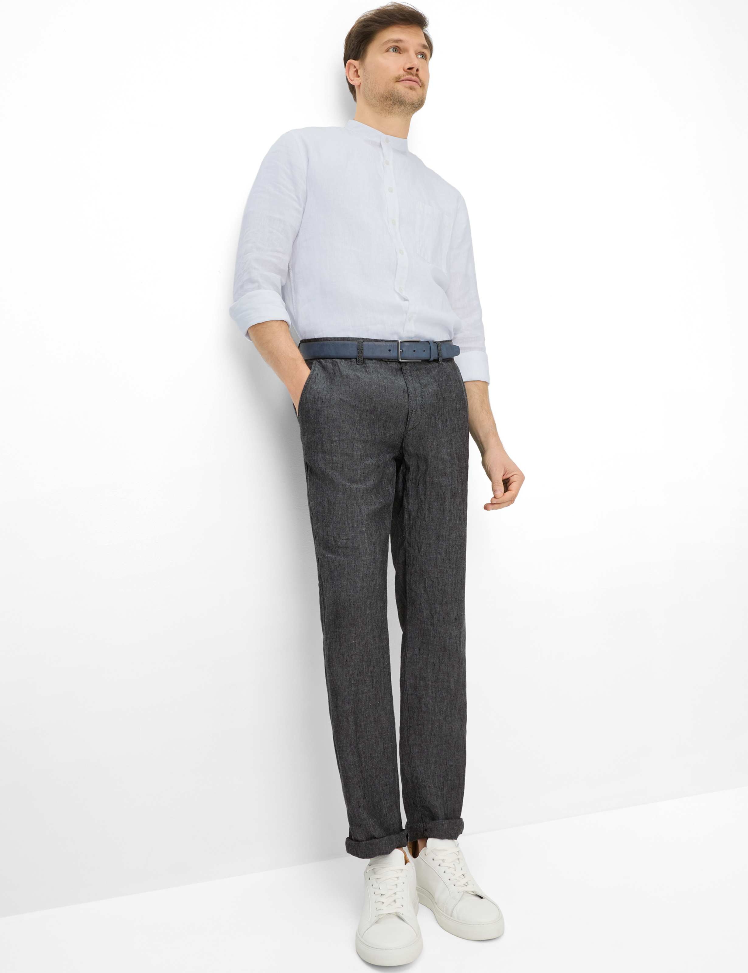 Herren Style EVANS Dunkelgrau Regular Fit Model Outfit