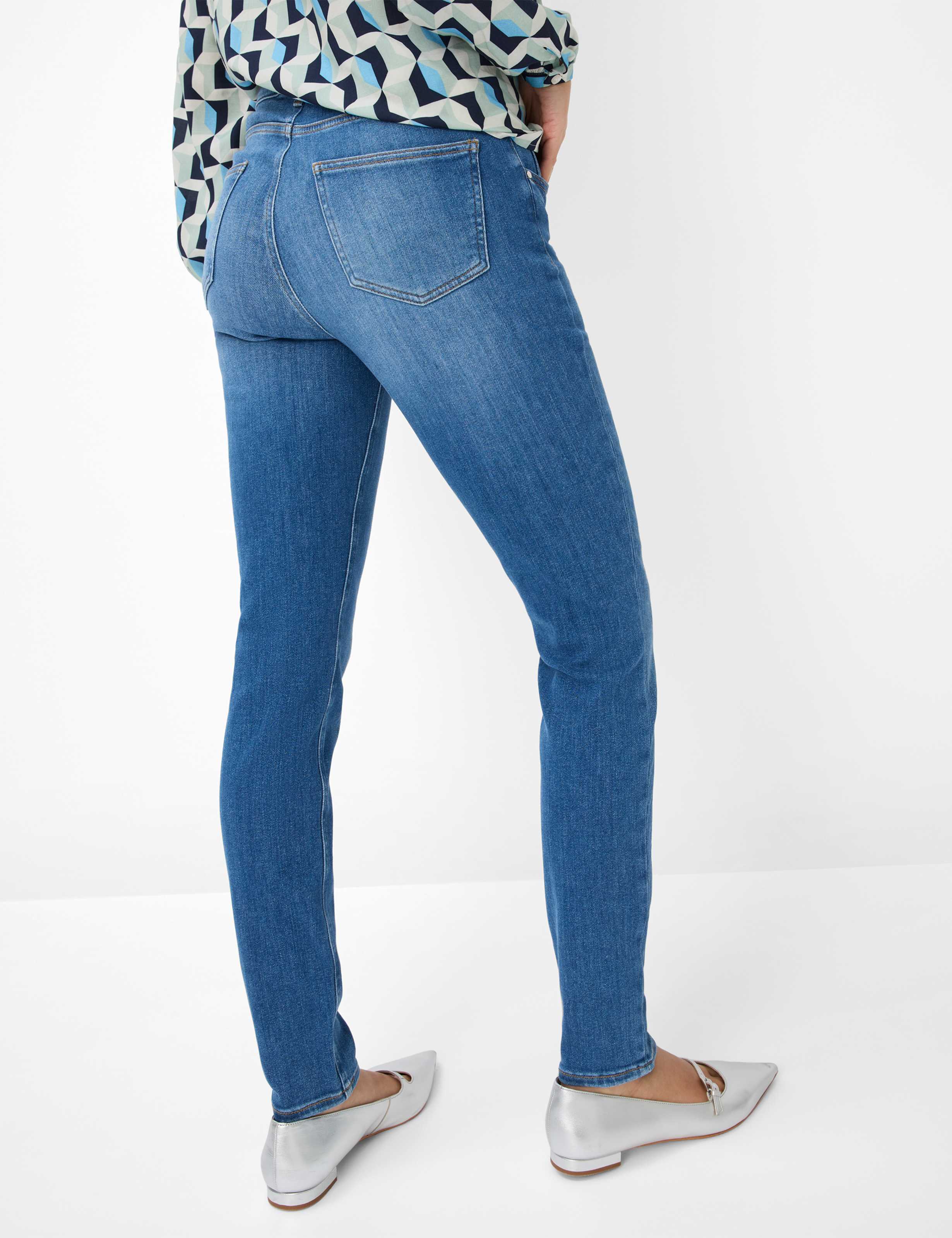 Damen Style SHAKIRA Denim Blau Slim Fit Model Rueck