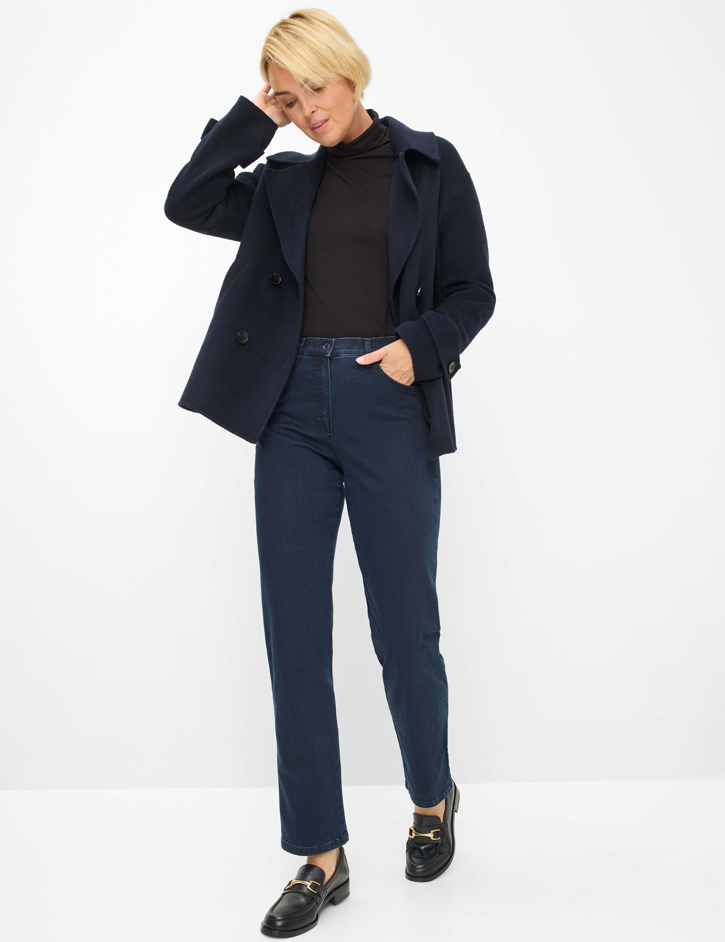 Damen Style CORRY Denim Dunkelblau Comfort Plus Fit Model Outfit