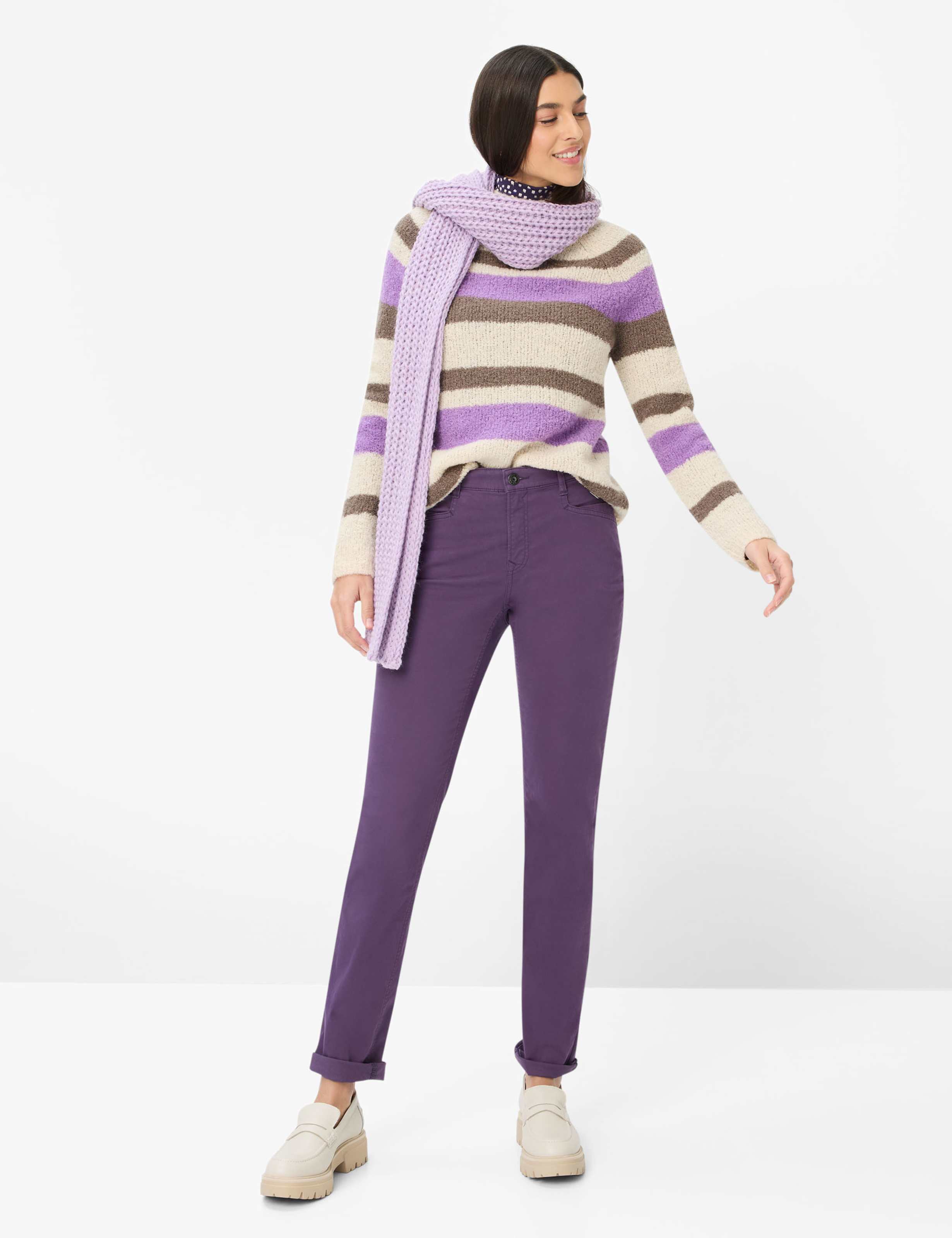 Damen Style MARY Dunkles Lila Regular Fit Model Outfit