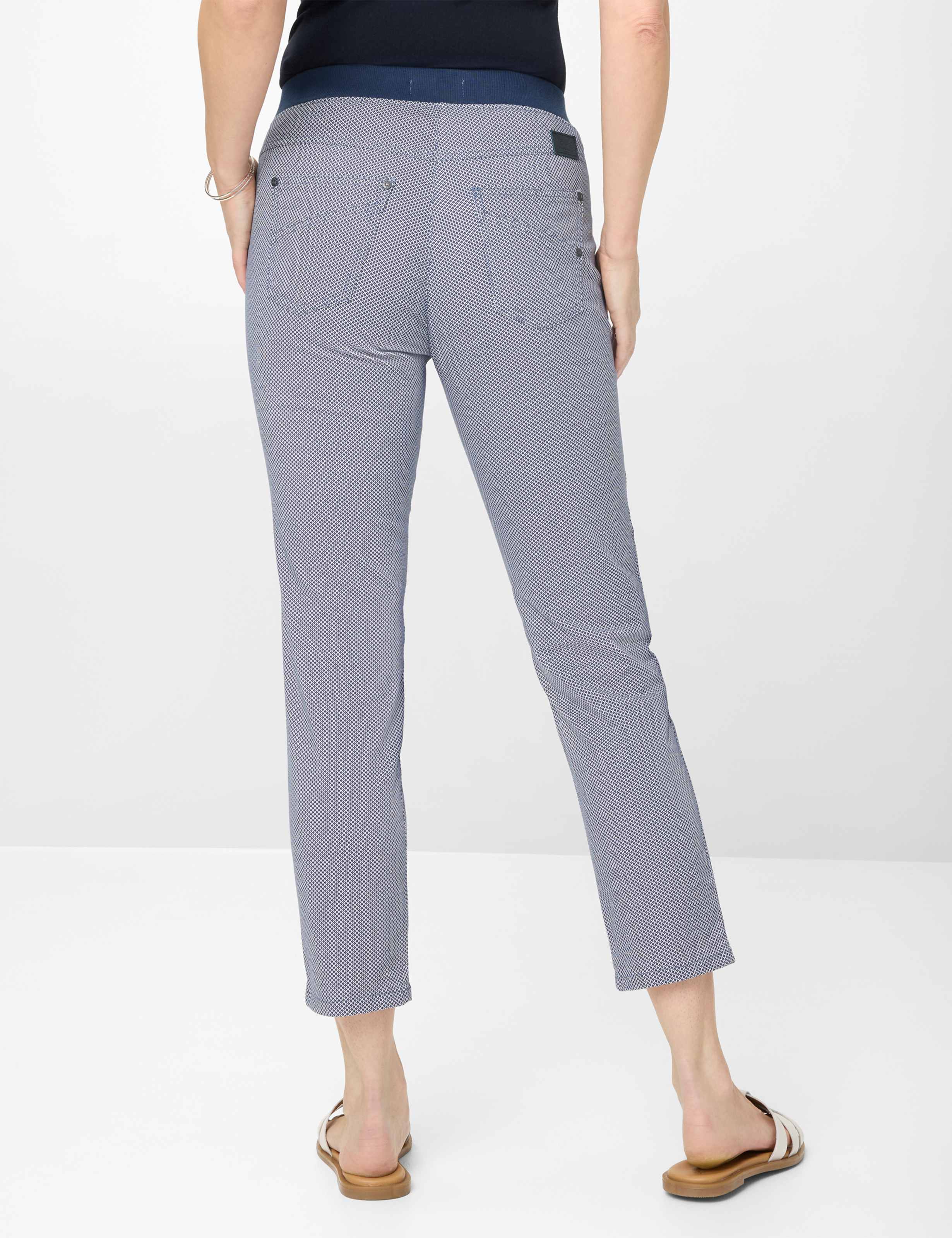 Damen Style PAMINA 6/8 Dunkelblau Slim Fit Model Rueck