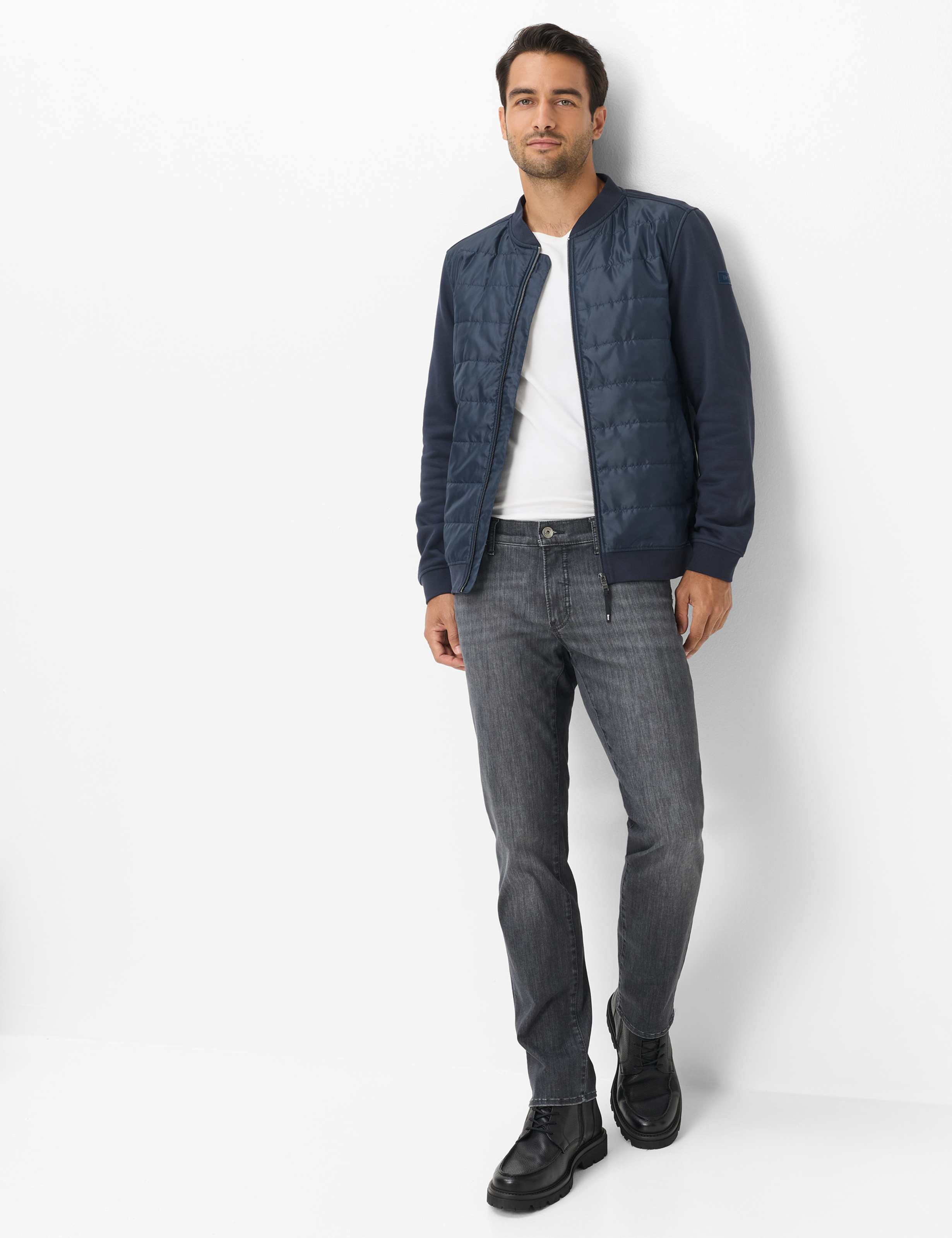 Herre Style CHUCK Denim Grå Modern Fit Model Outfit