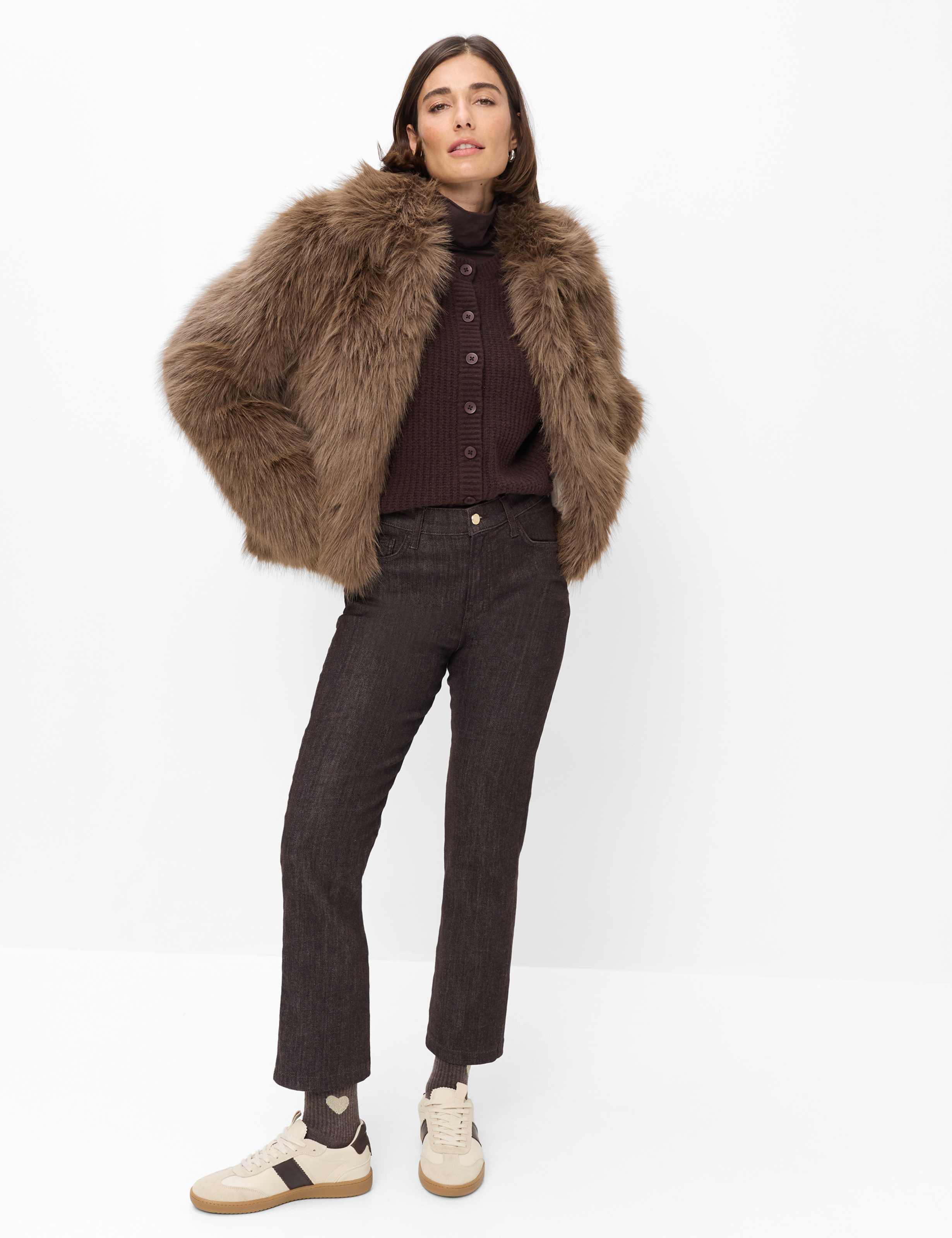 Femme Style IZZY Marron  Tenue du mannequin