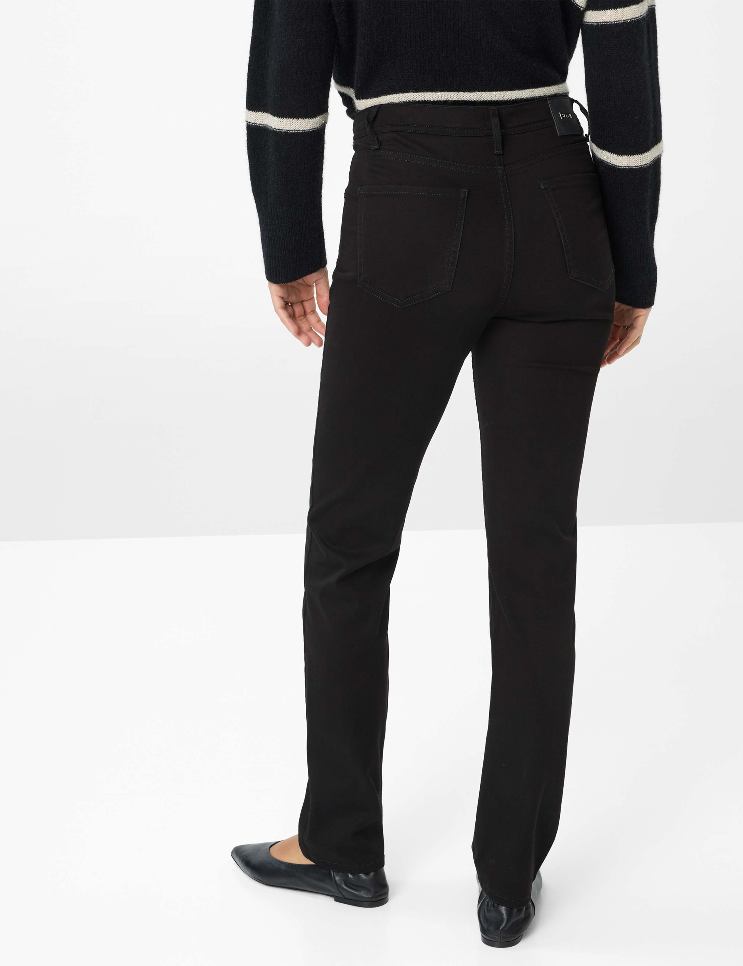Damen Style CAROLA Schwarz Feminine Fit Model Rueck