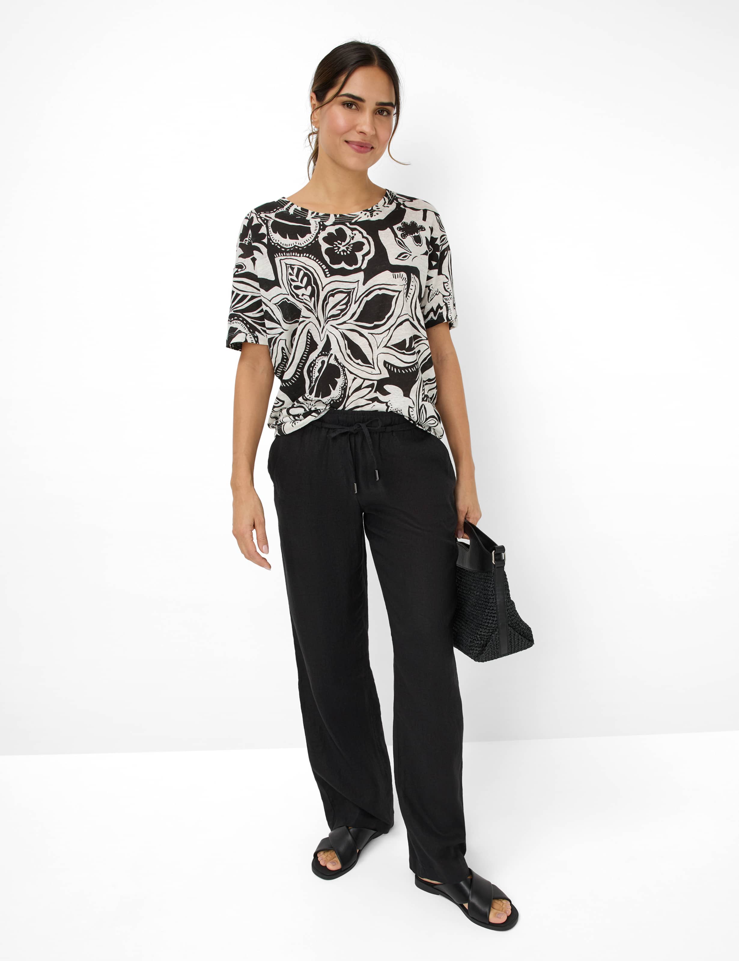 Women Style CANDICE Black  Model Outfit
