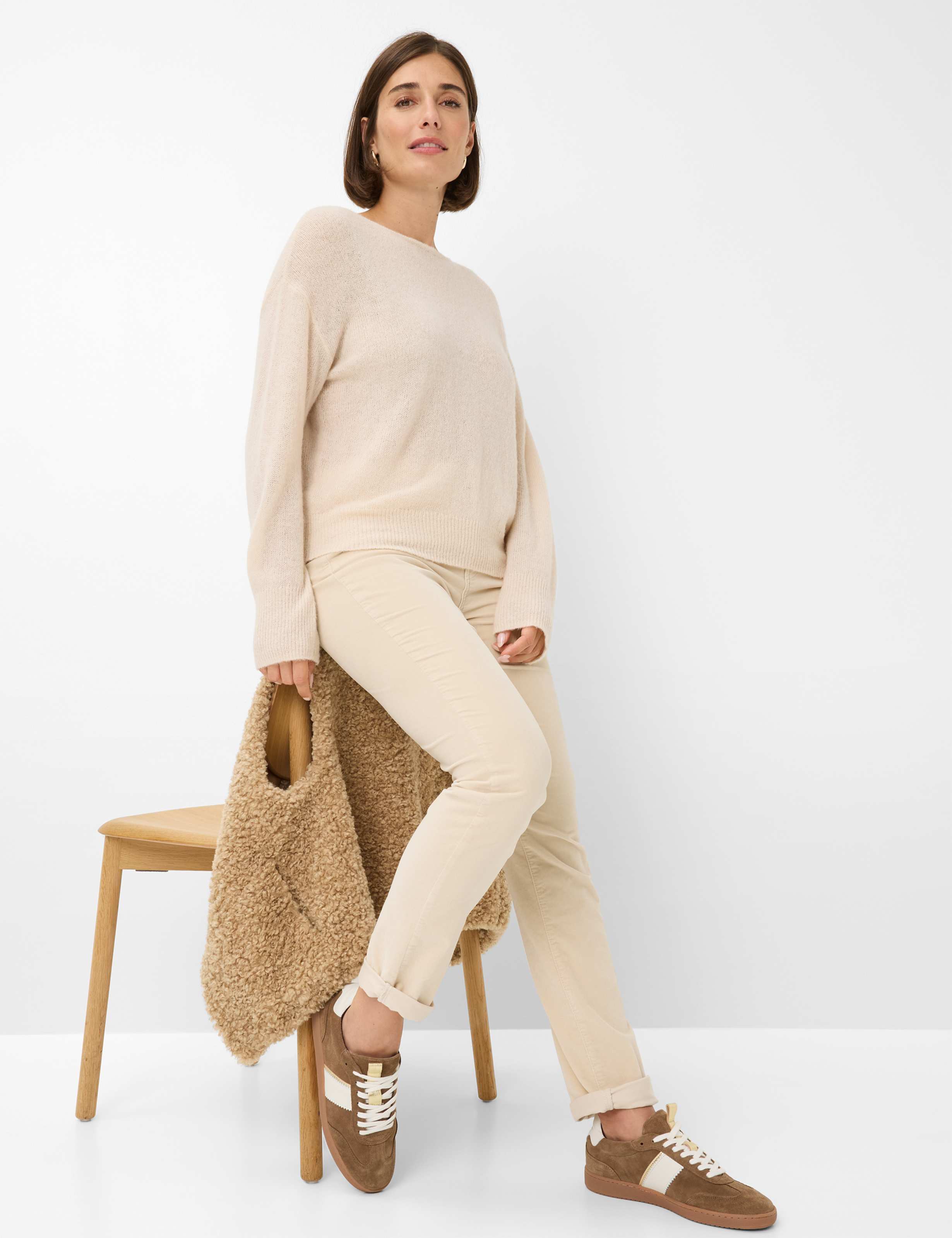 Damen Style CAROLA Cremeweiß Feminine Fit Detail 1