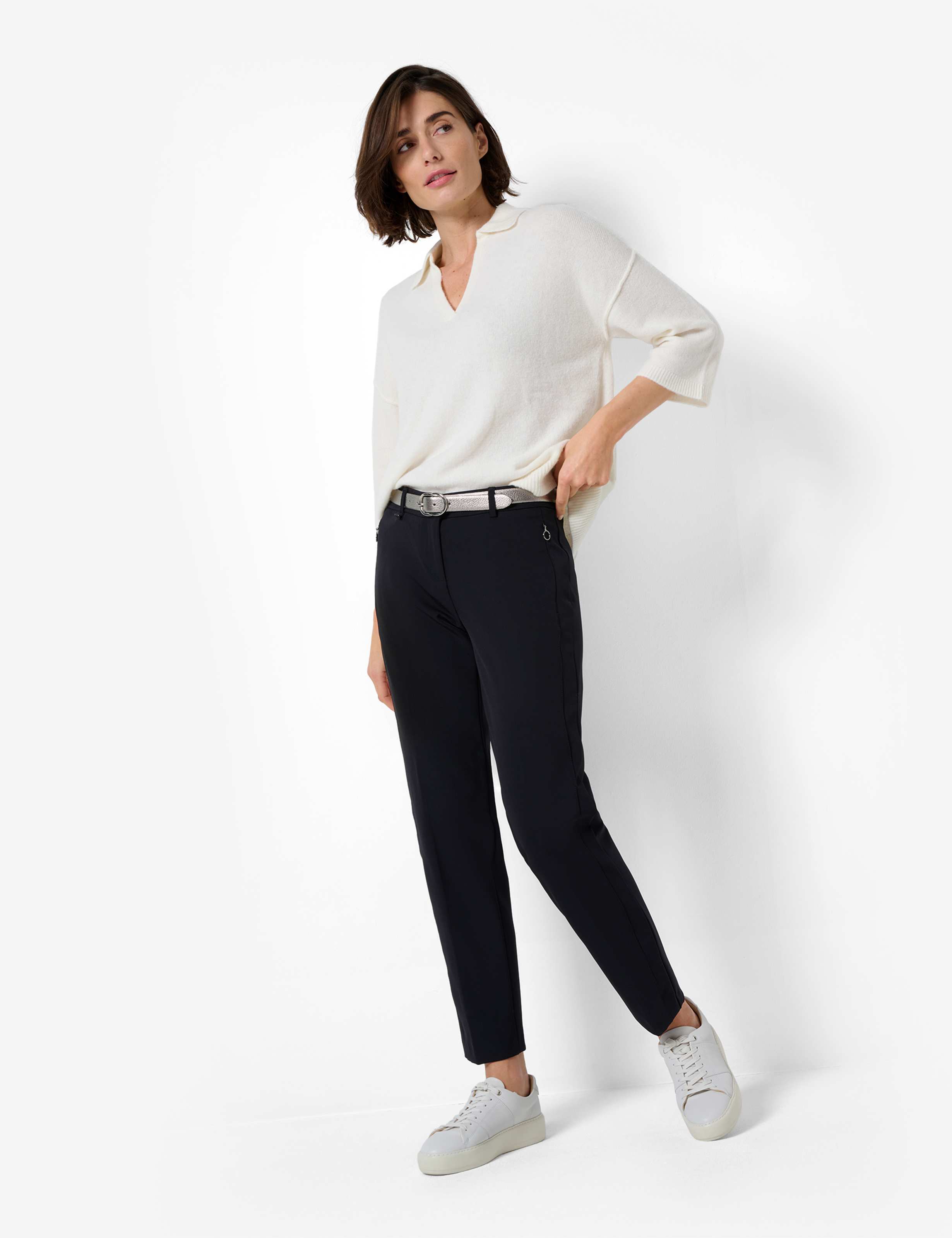 Damen Style MARON S Schwarz Regular Fit Model Outfit