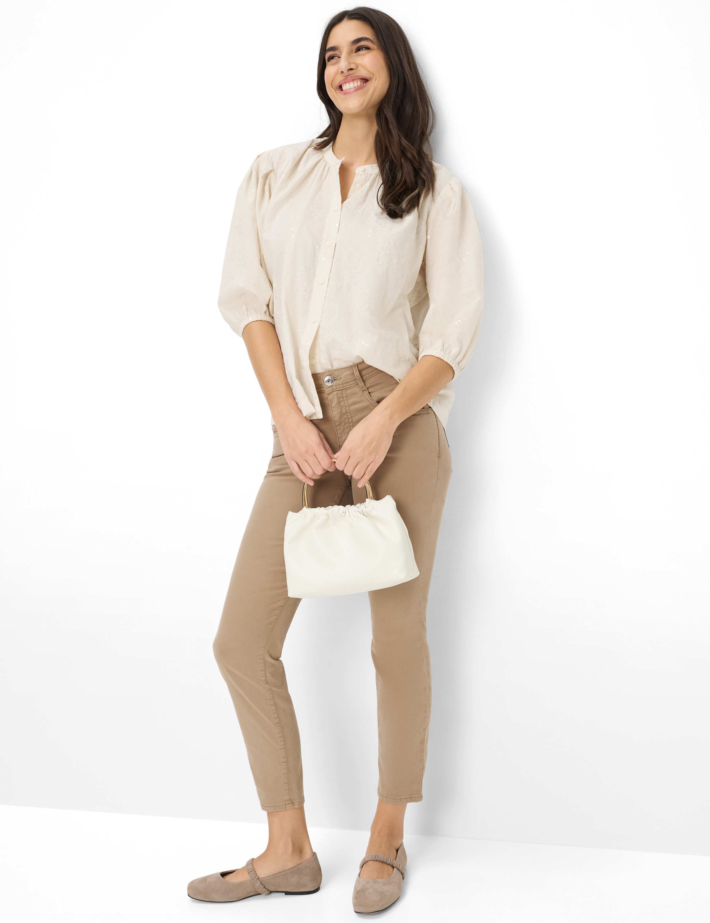 Damen Style SHAKIRA S Denim Dunkelbraun Slim Fit Model Outfit