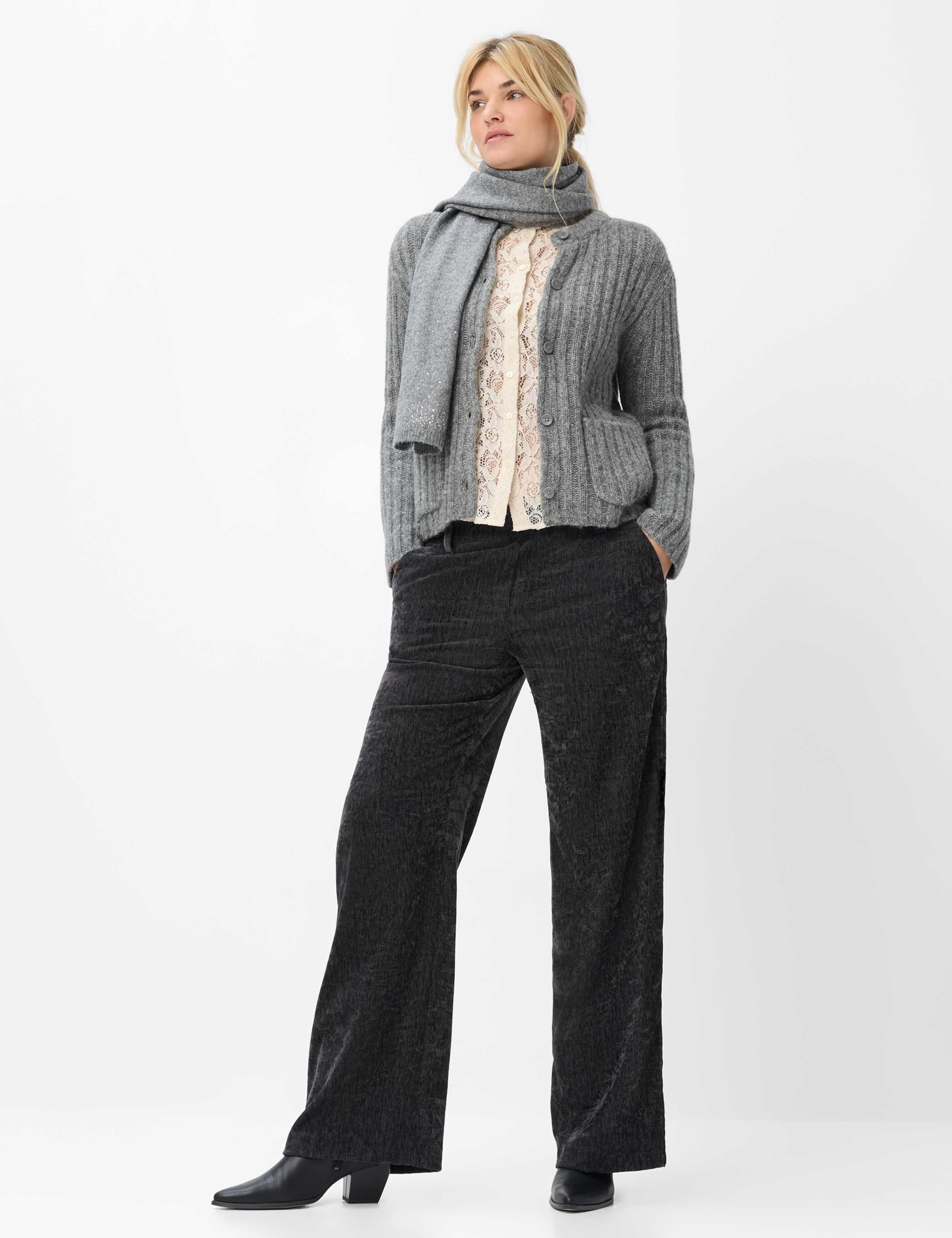 Damen Style ANN Grau  Model Outfit