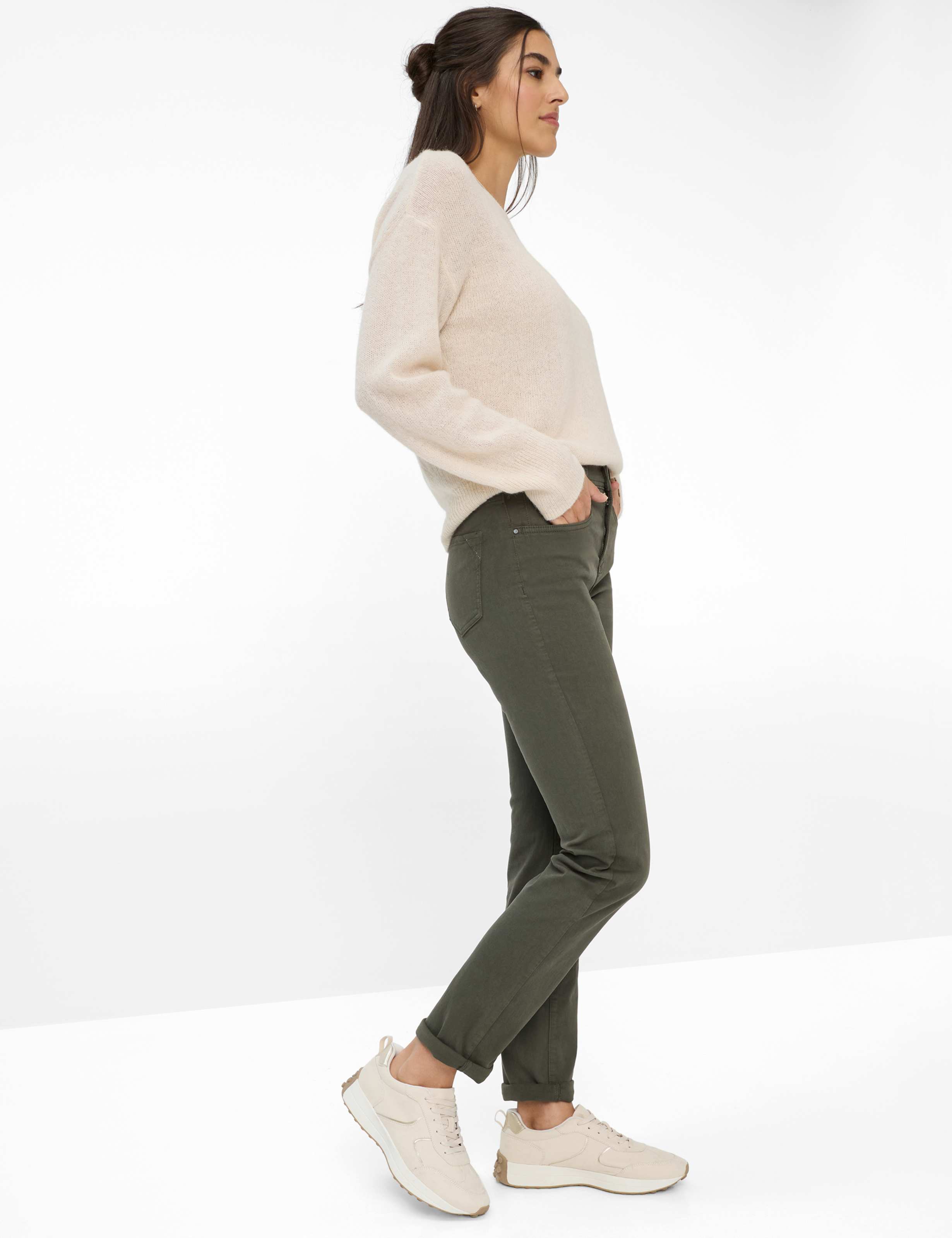 Damen Style MARY Denim Dunkelgrün Regular Fit Model Outfit