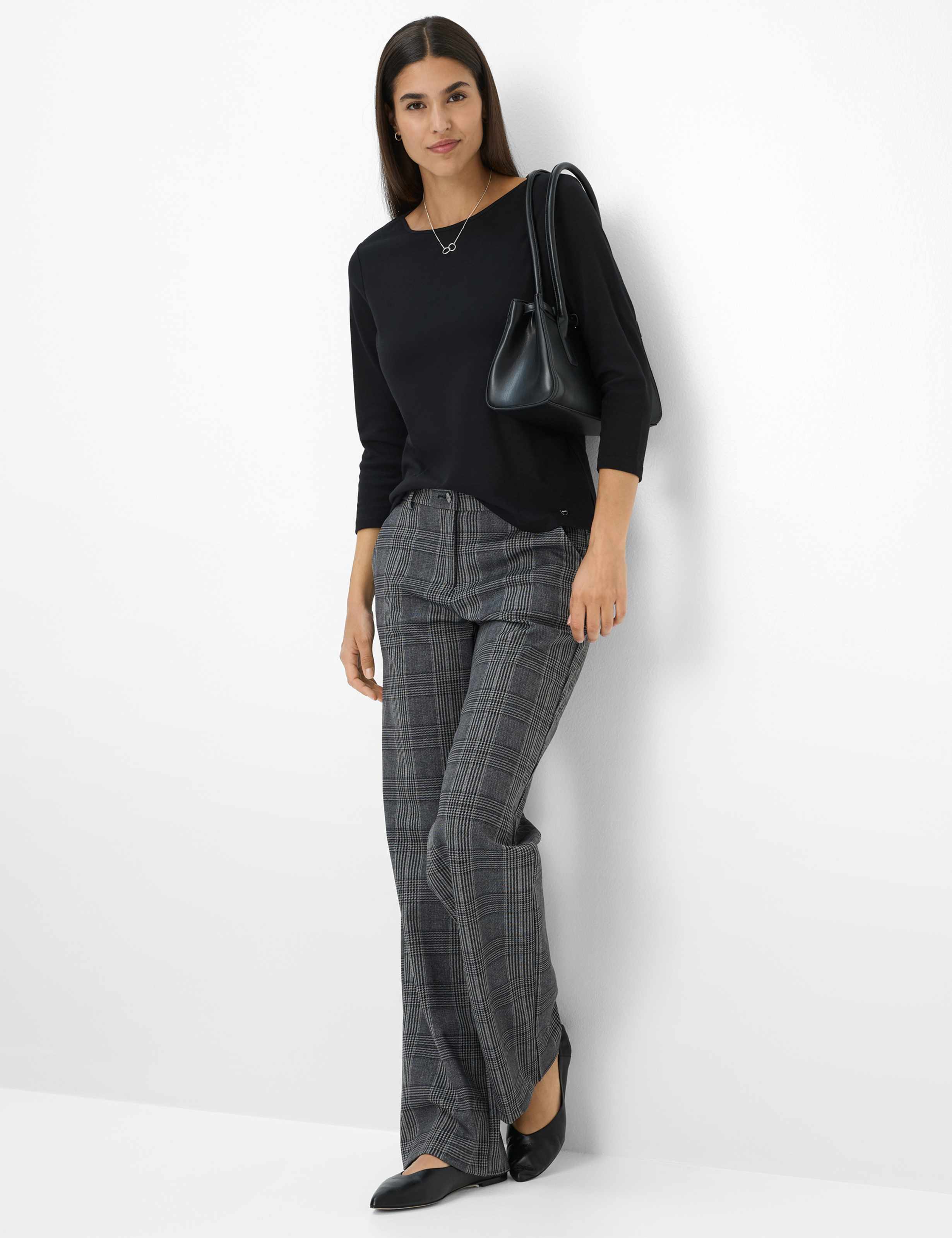 Damen Style CIRA M Schwarz  Model Outfit