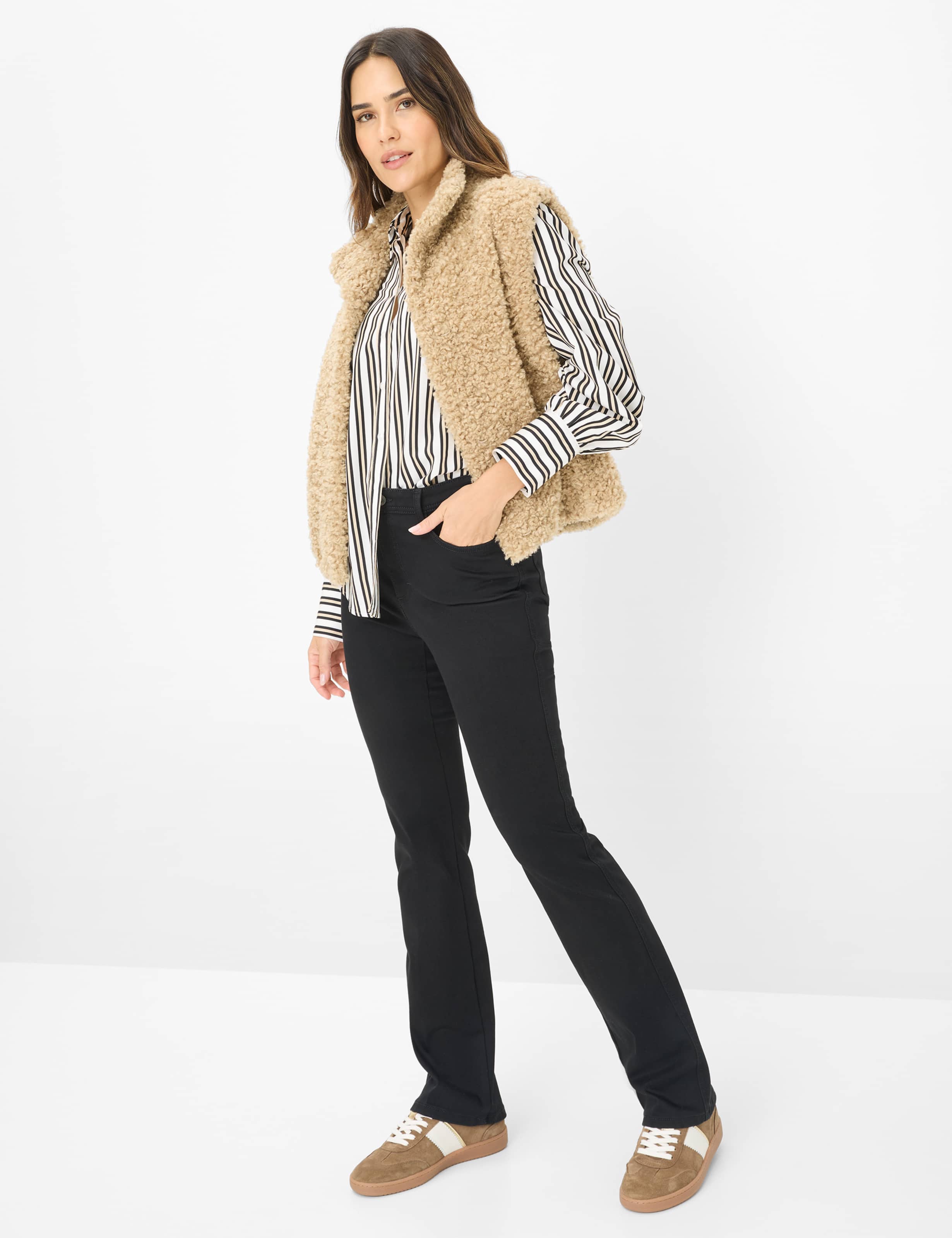 Damen Style MARY Schwarz Regular Fit Model Outfit