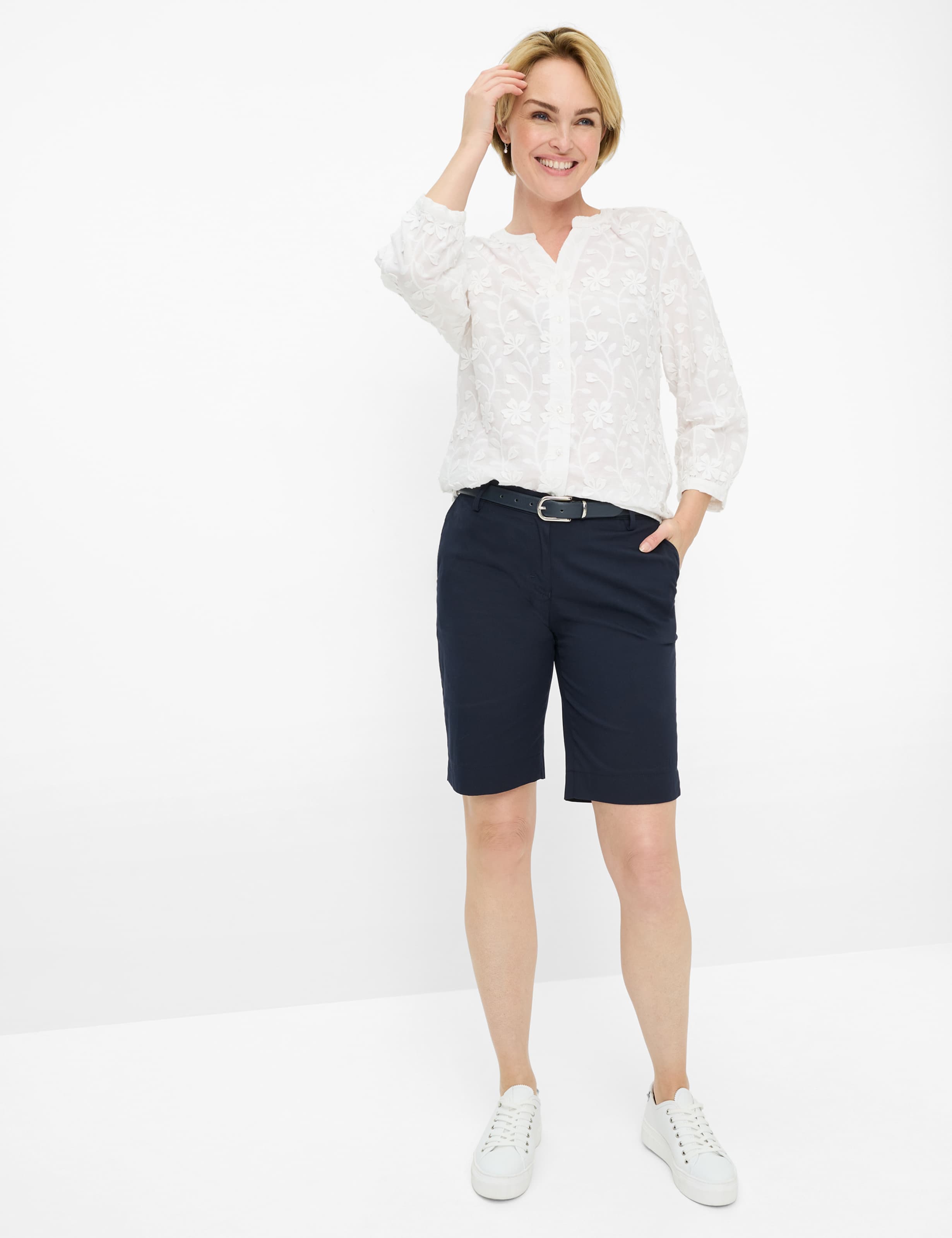 Damen Style MIA B Dunkelblau Regular Fit Model Outfit