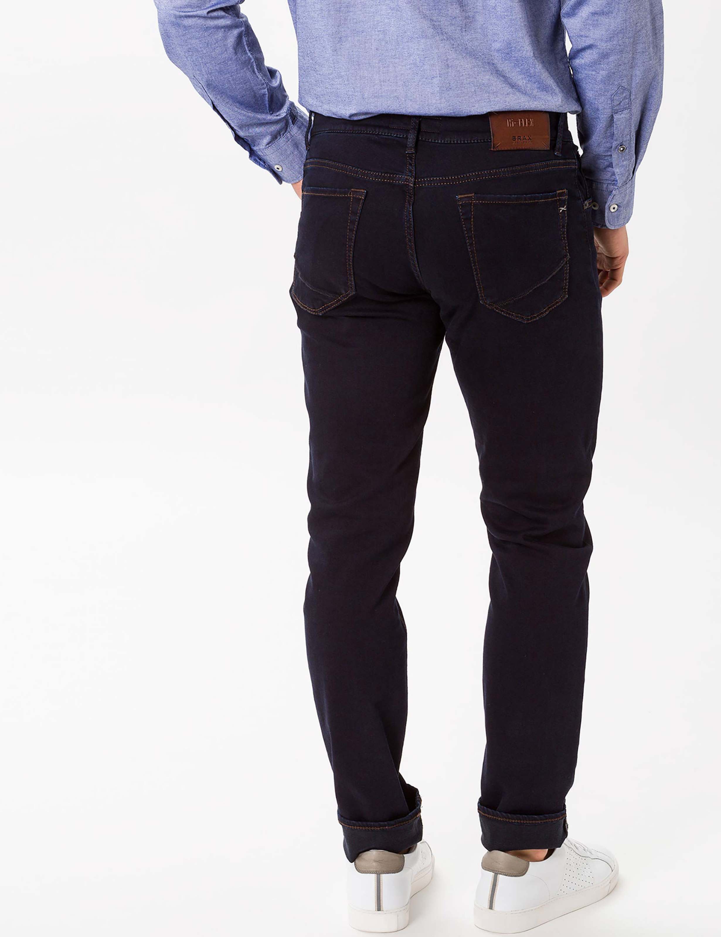 Herren Style CHUCK Denim Dunkelblau Modern Fit Model Rueck