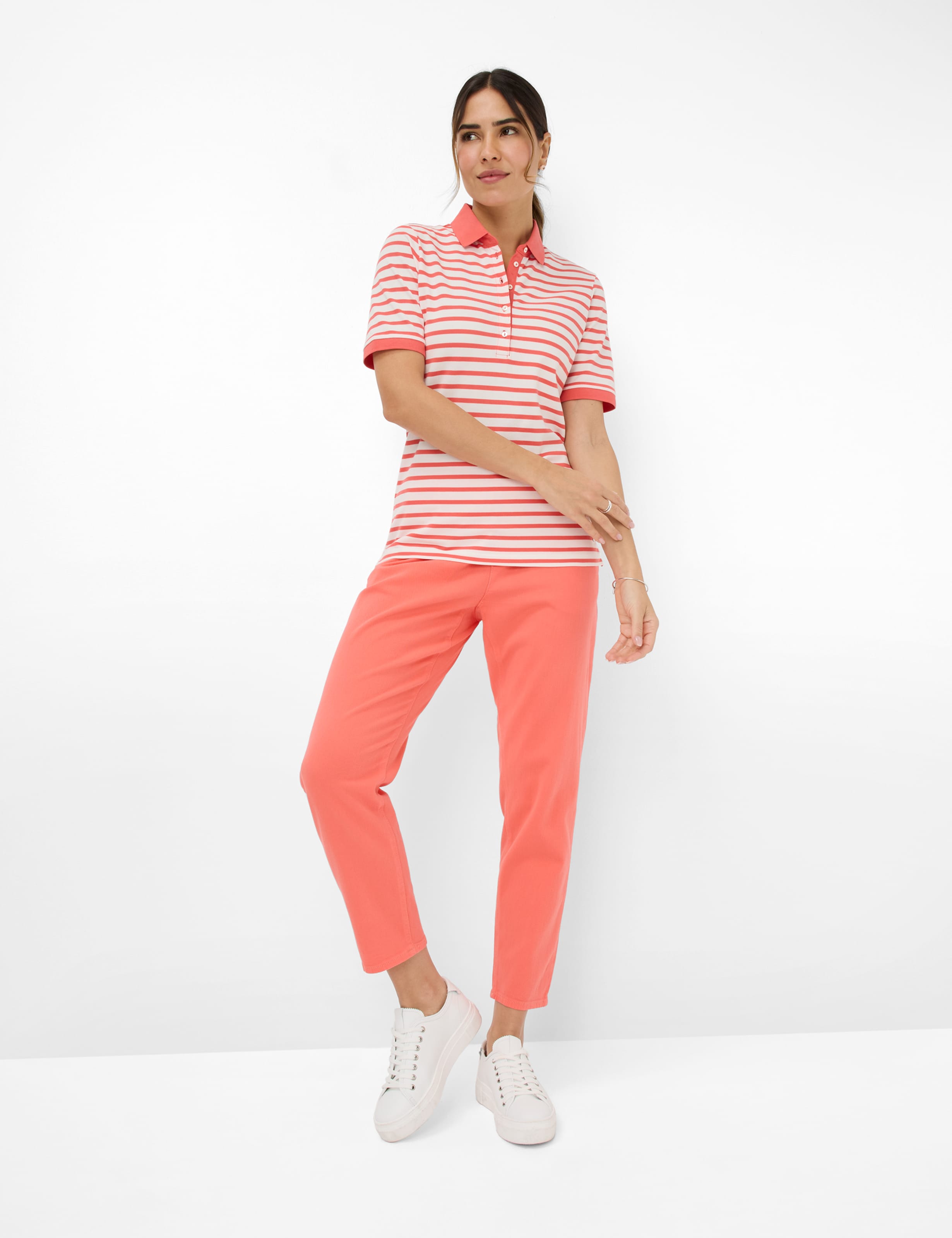 Femme Style CLEO Rouge Clair  Tenue du mannequin