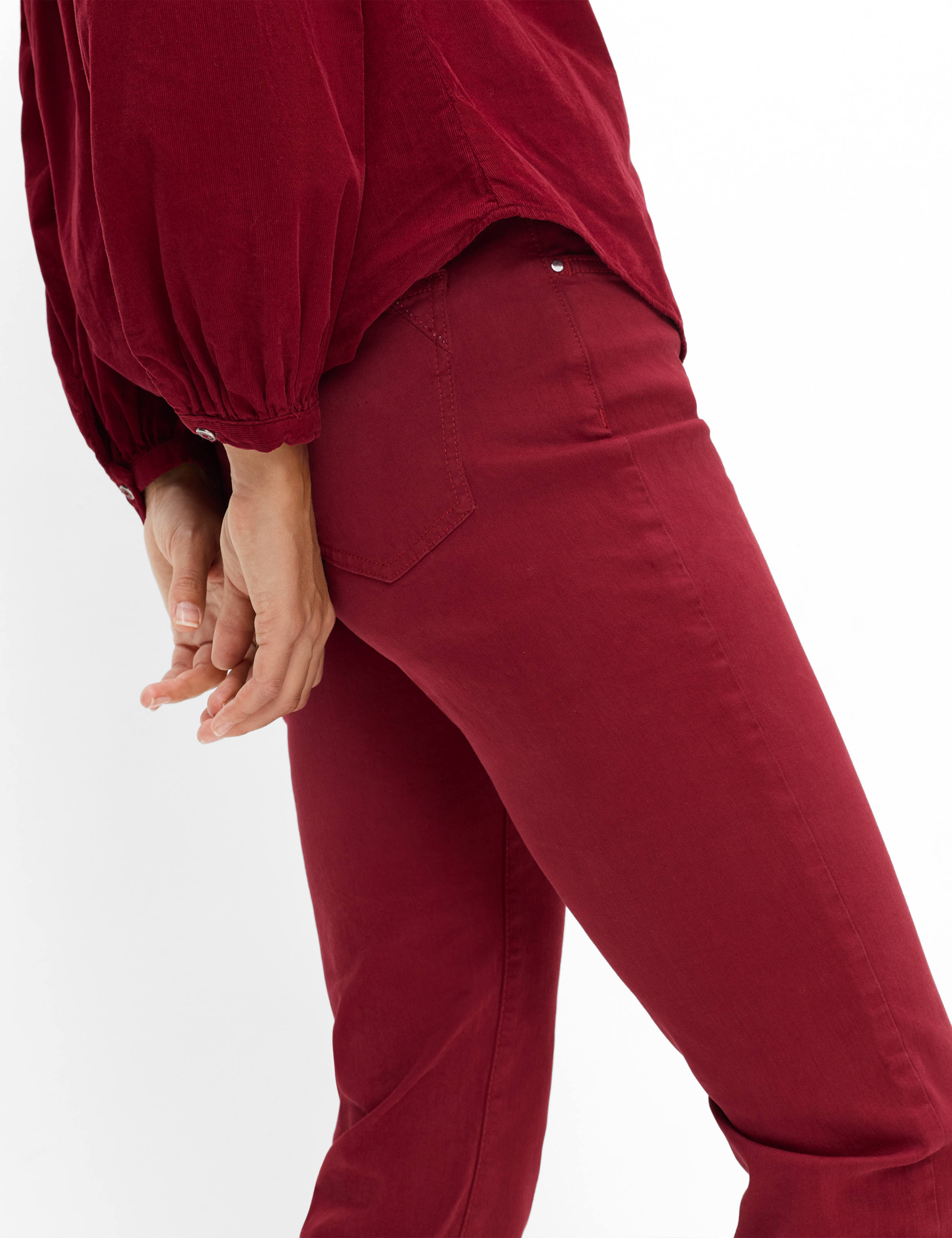Femme Style CAROLA Denim Rouge Foncé Feminine Fit Détail 1