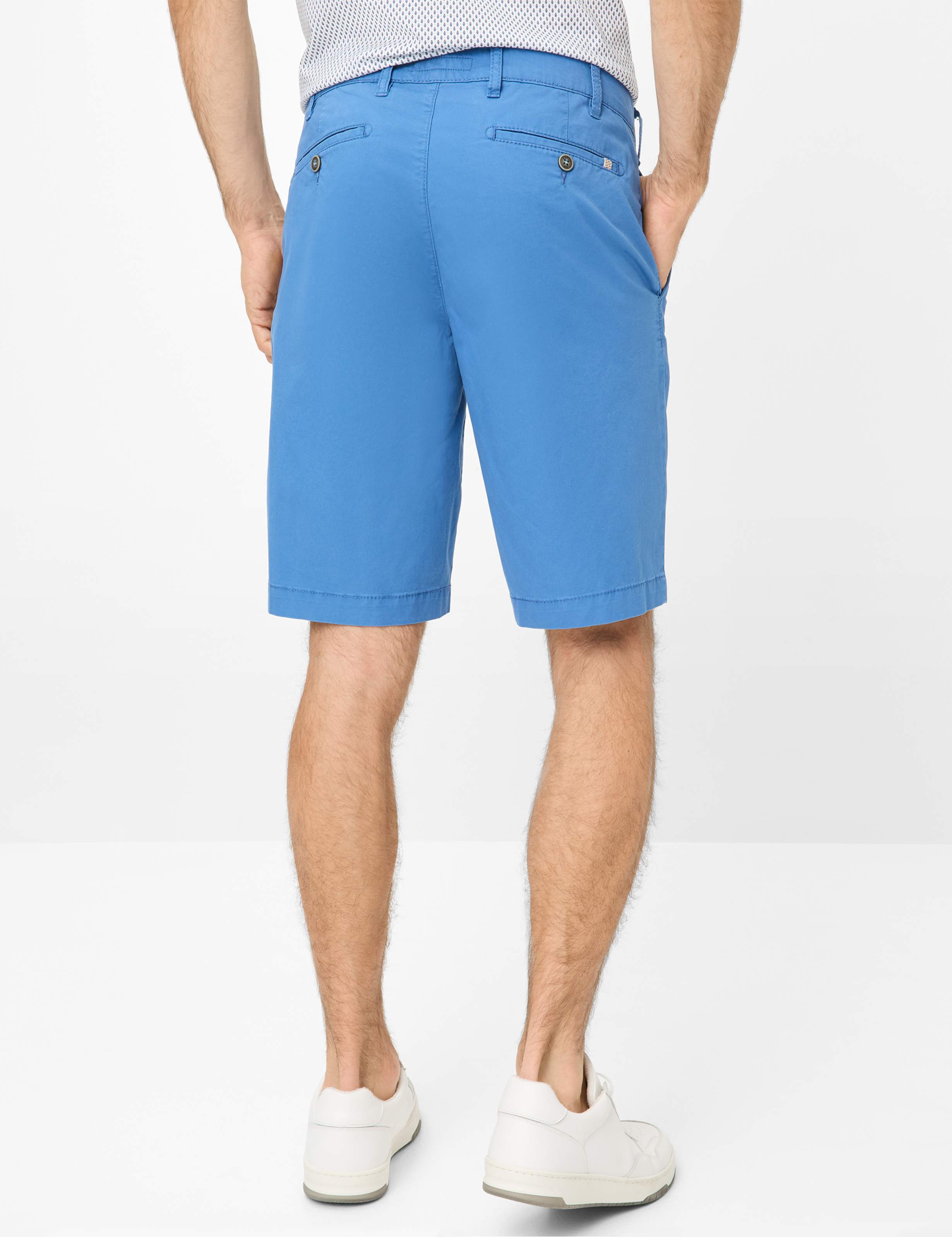 Herren Style BURT Hellblau Regular Fit Model Rueck