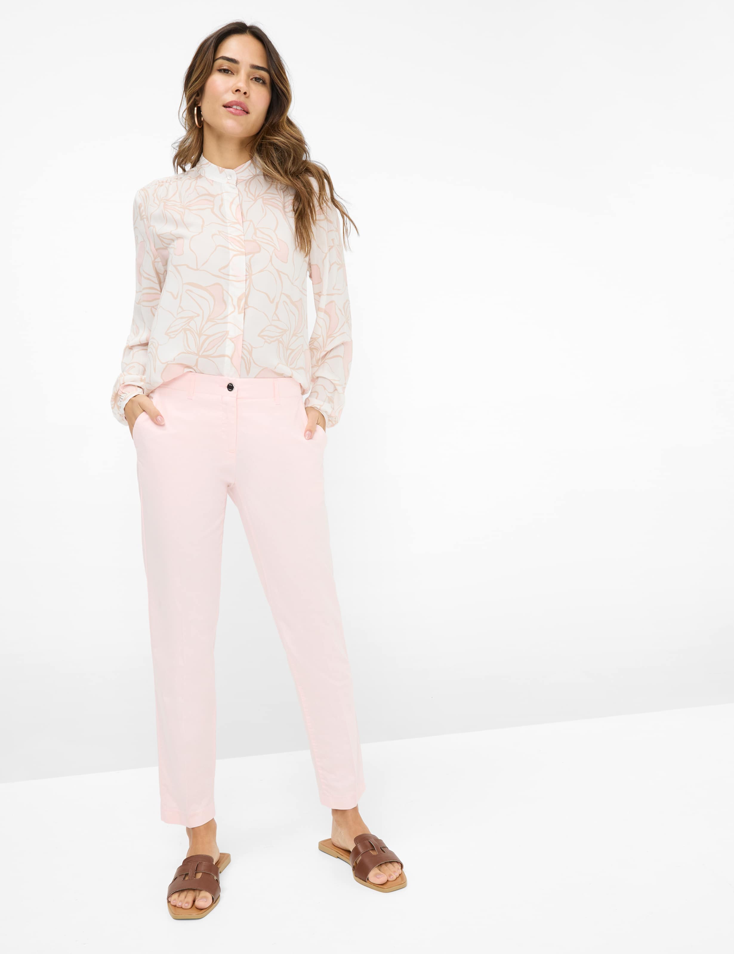 Femme Style VIVI Blanc Crème  Tenue du mannequin
