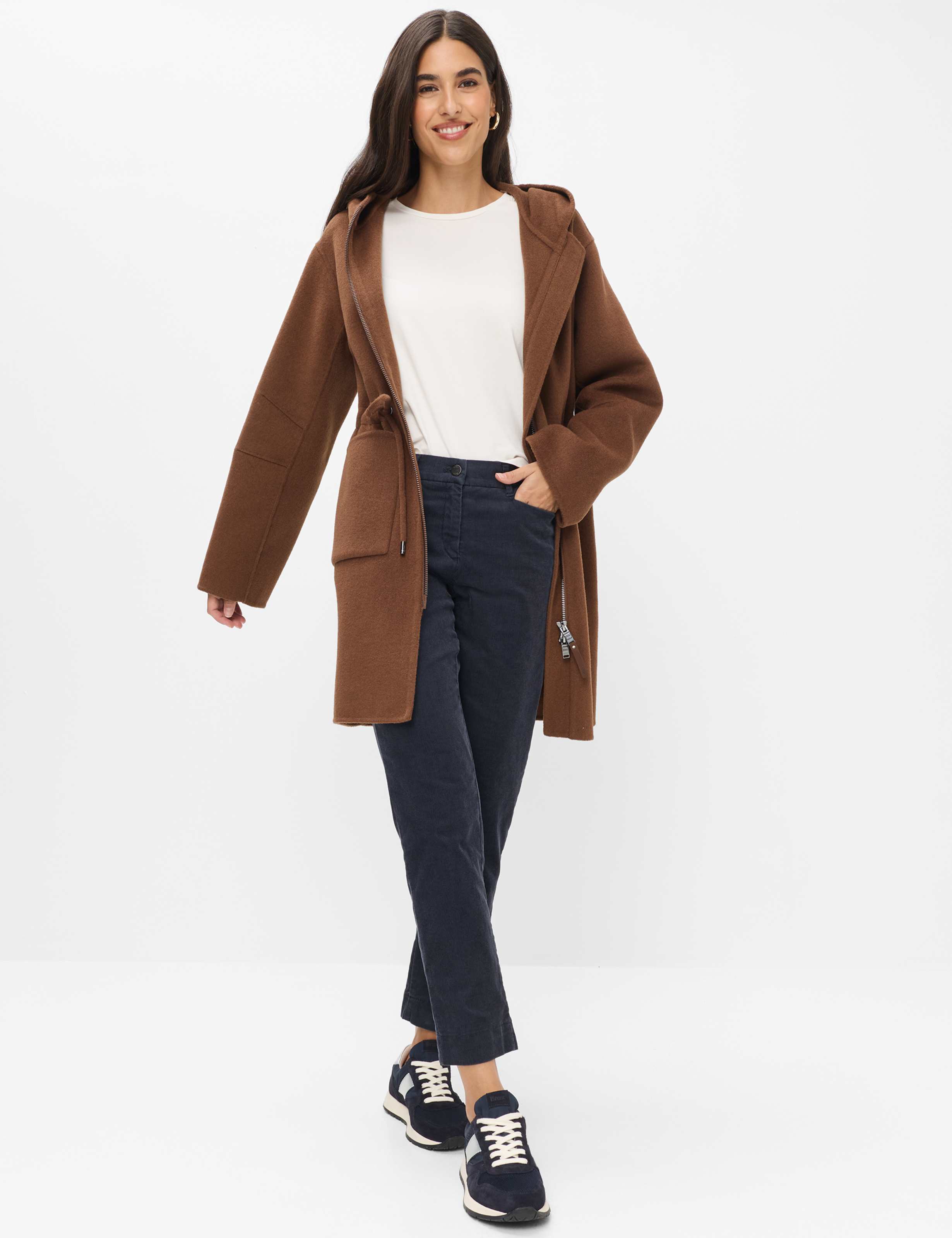 Femme Style MARA S Bleu Foncé Regular Fit Tenue du mannequin