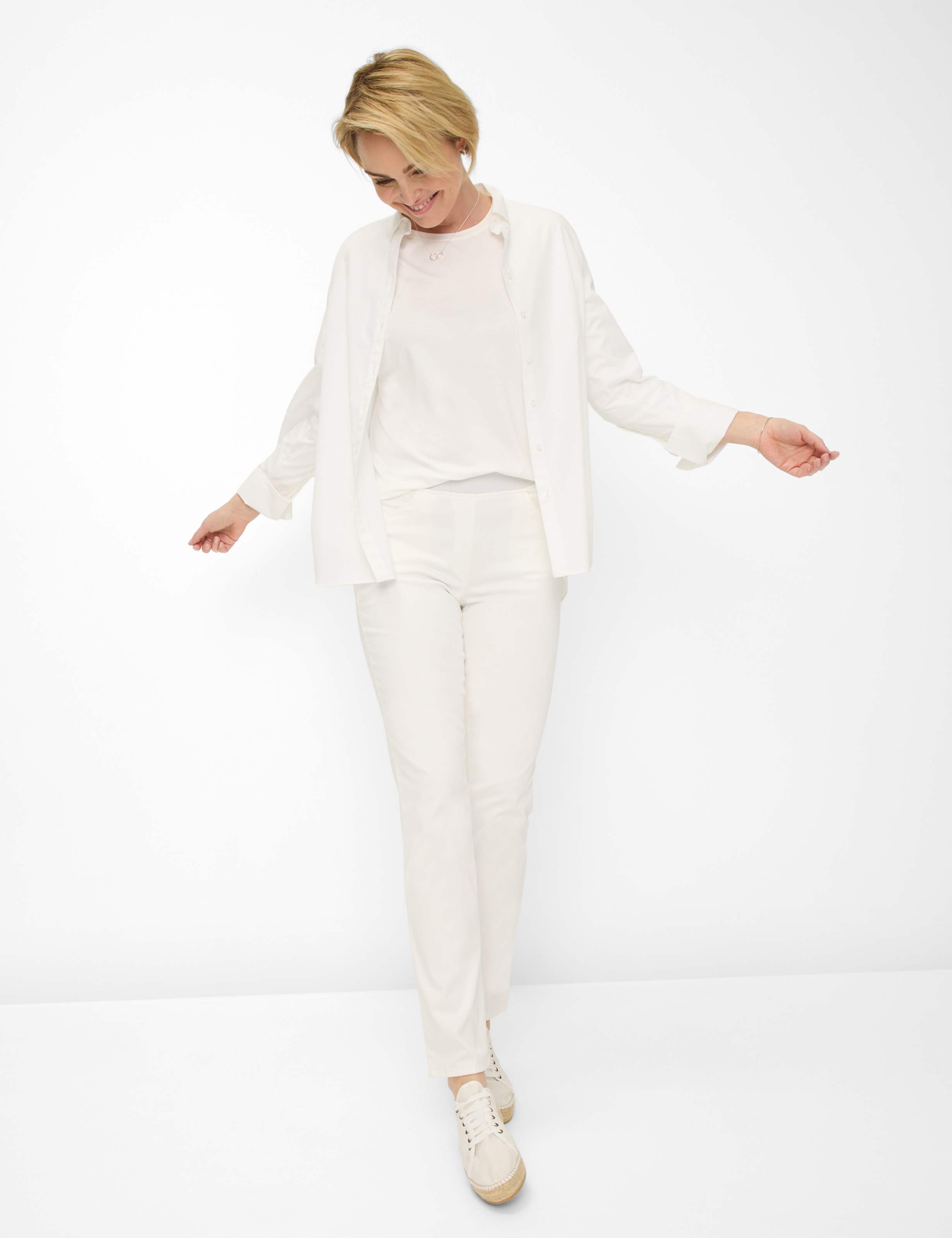 Damen Style PAMINA FUN Cremeweiß Slim Fit Model Outfit