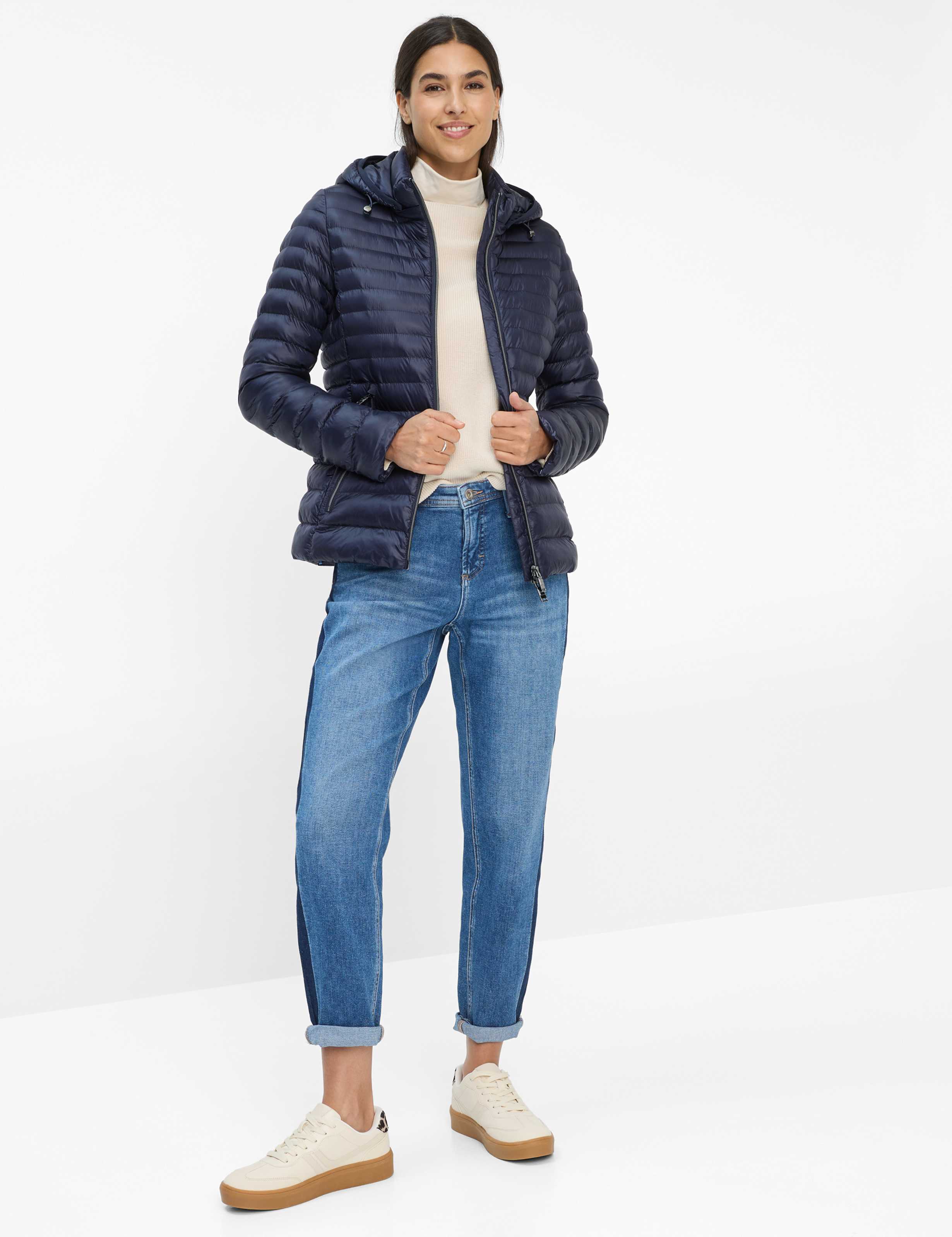 Women Style BERN Dark Blue  Model Outfit