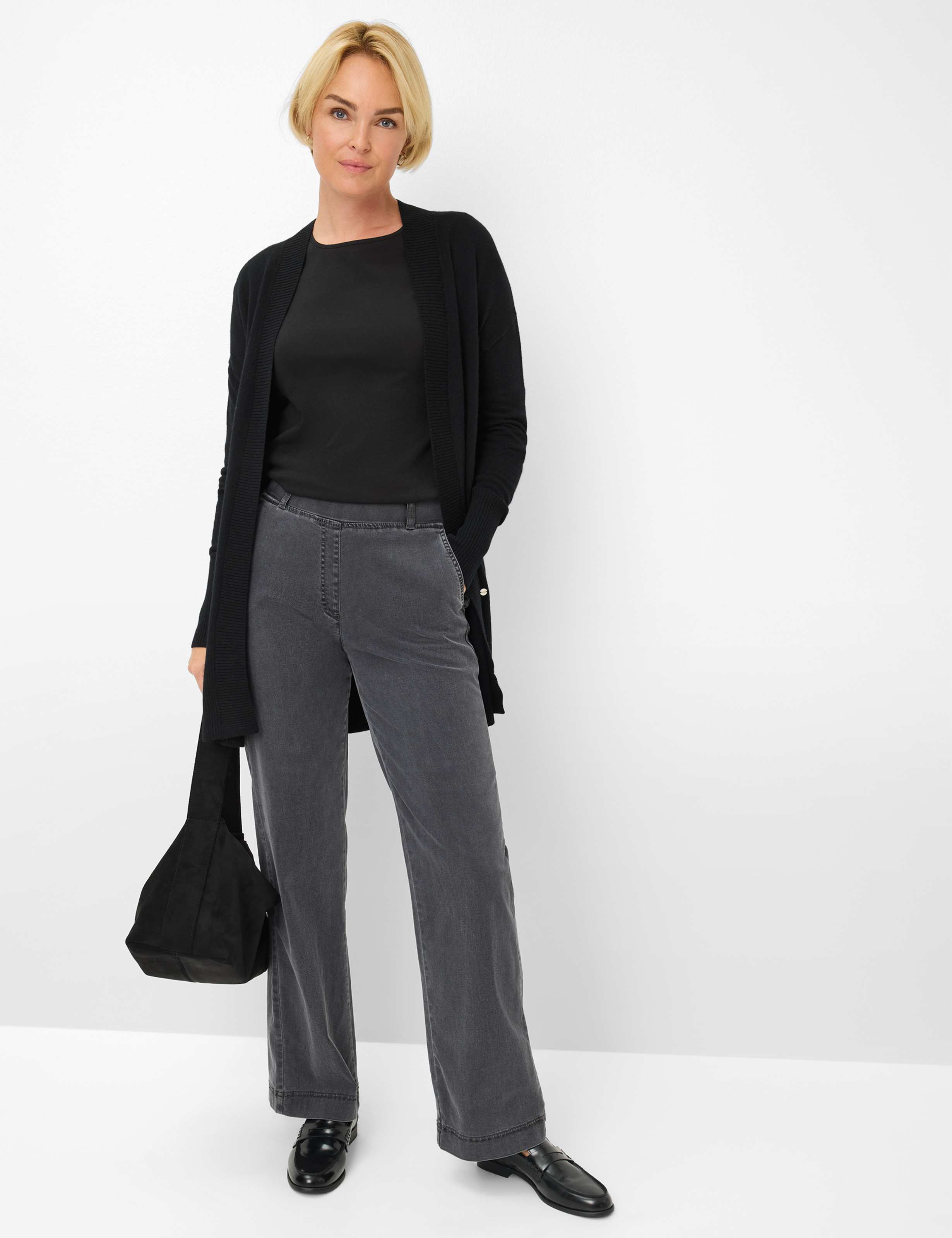 Damen Style PAM FLARED Denim Dunkelgrau - Anthrazit Slim Fit Model Outfit