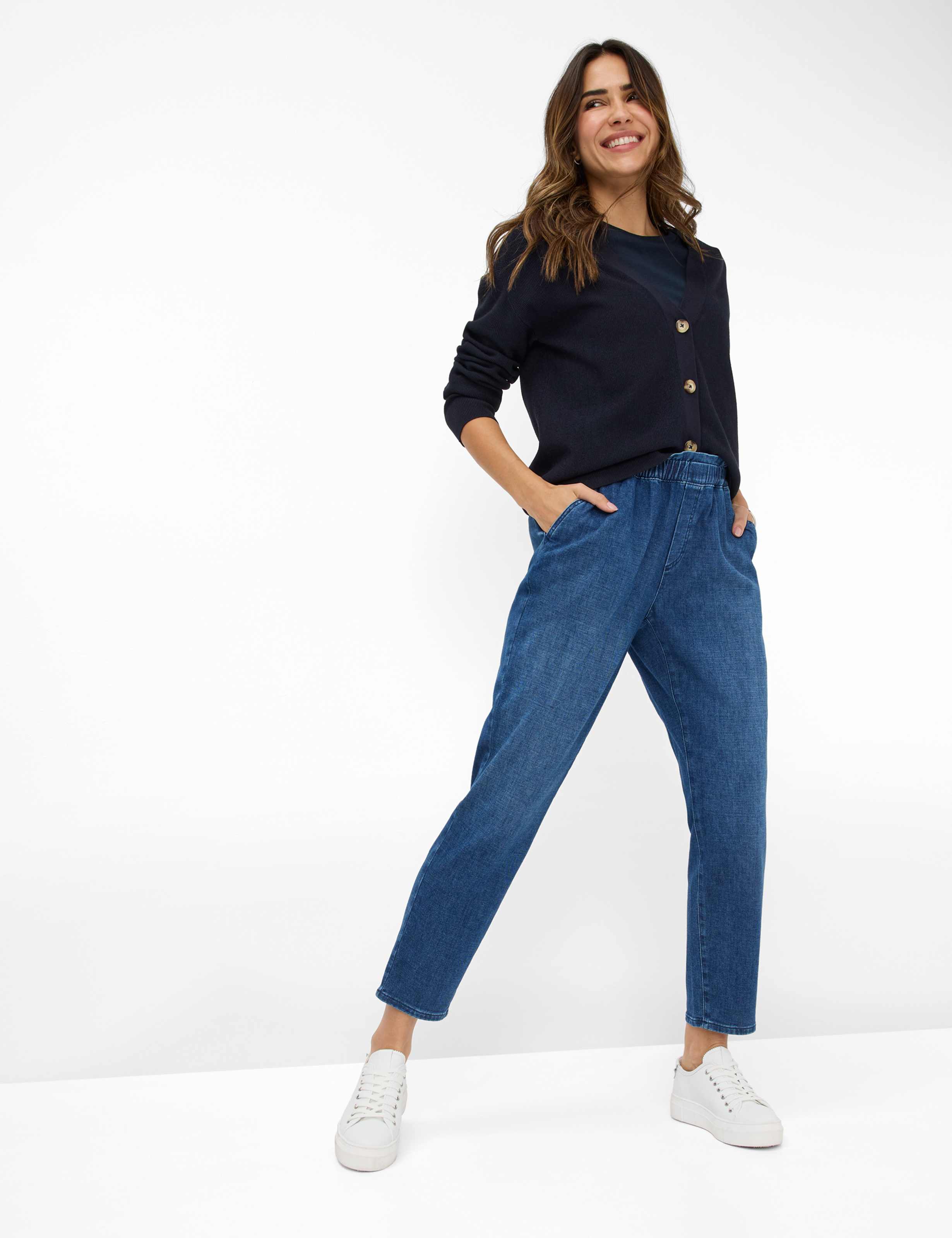 Damen Style MONA S Denim Blau Relaxed Fit Model Outfit