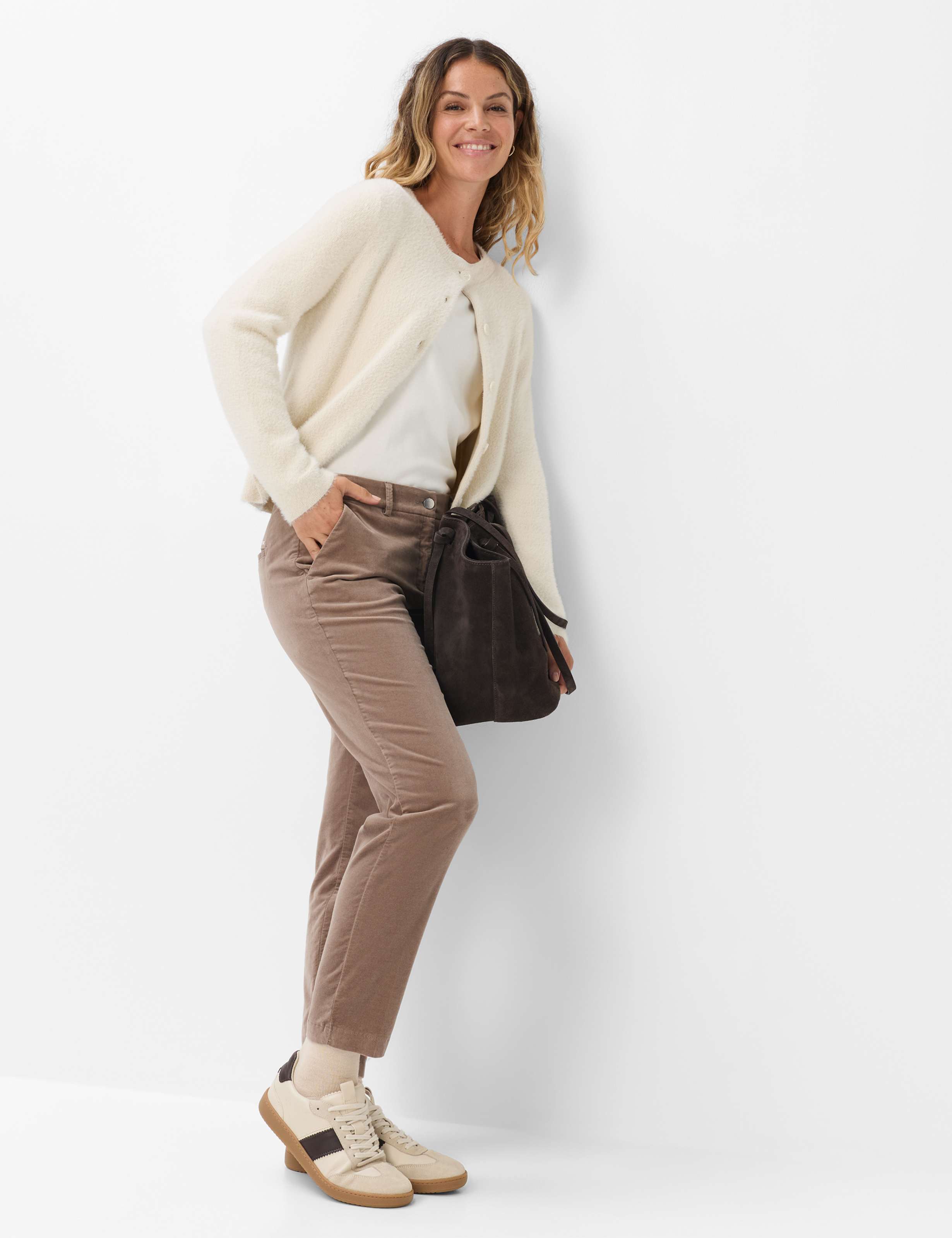 Damen Style MARON S Hellbraun Regular Fit Model Outfit