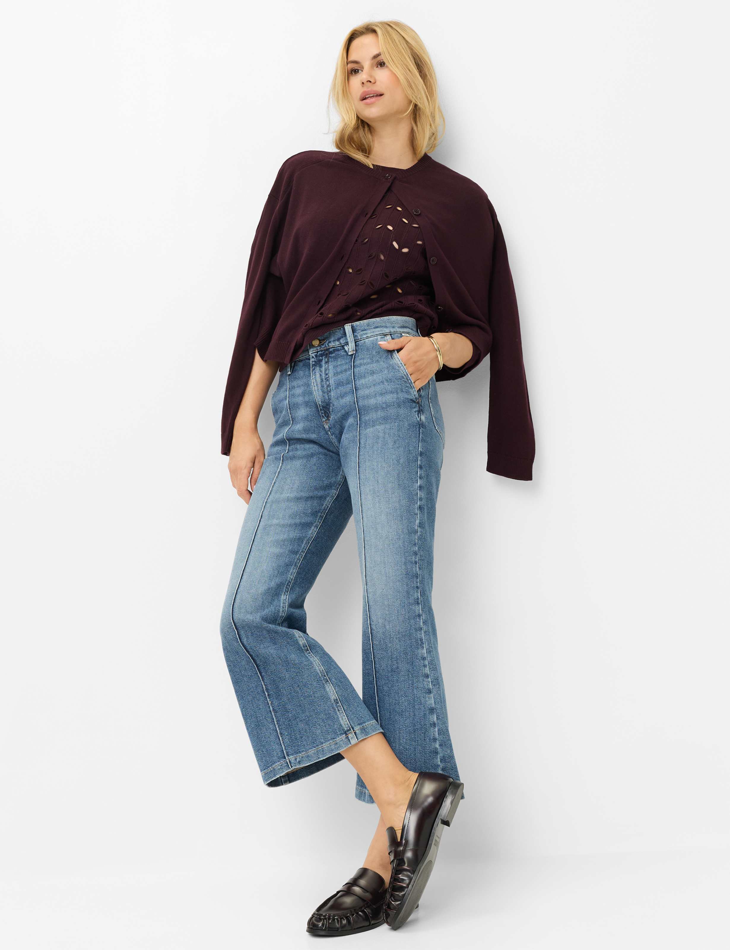 Femme Style LACEY S Denim Bleu Clair Slim Fit Tenue du mannequin