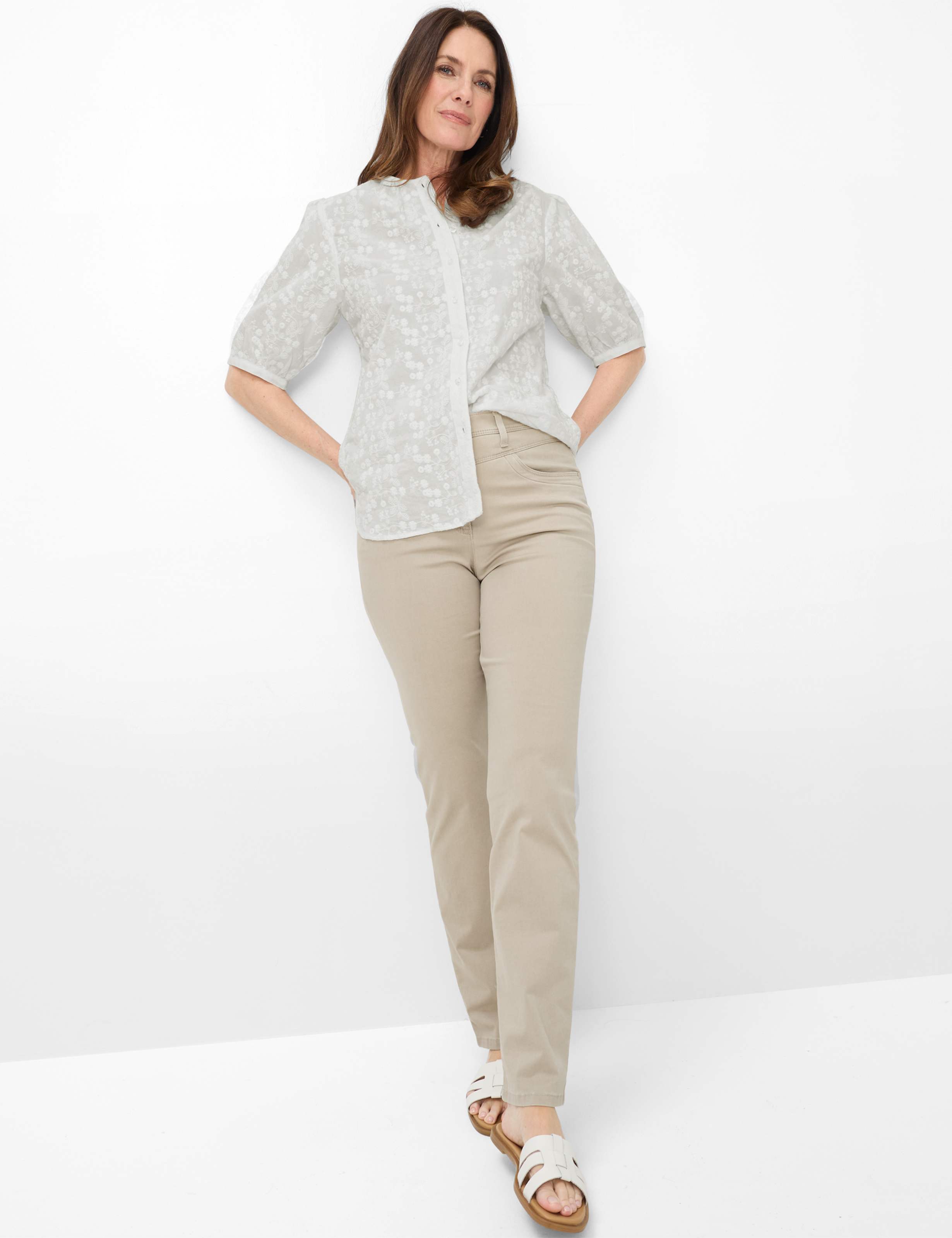 Damen Style LAURA NEW Hellbeige Super Slim Fit Model Outfit