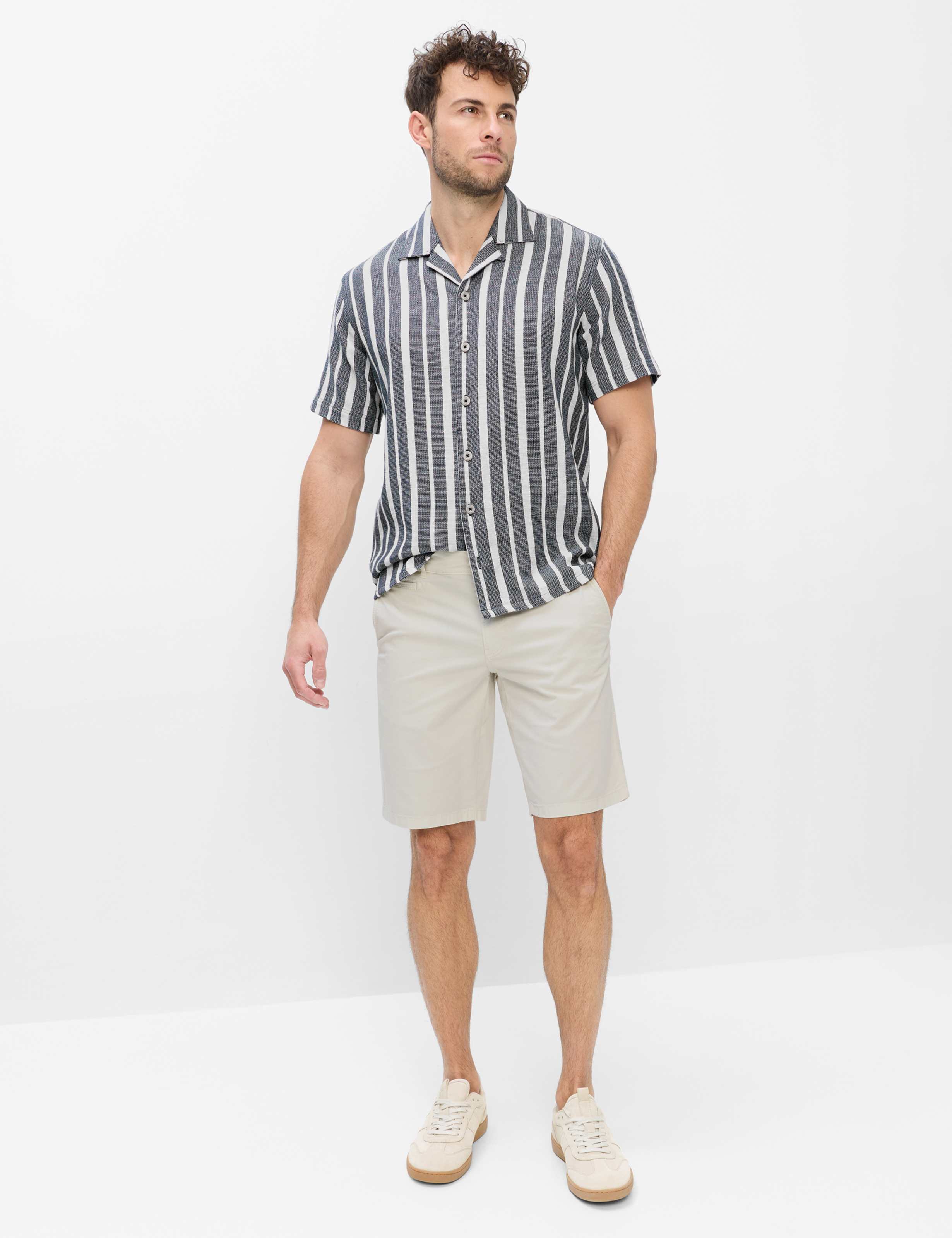 Homme Style BARI Beige Clair Regular Fit Tenue du mannequin