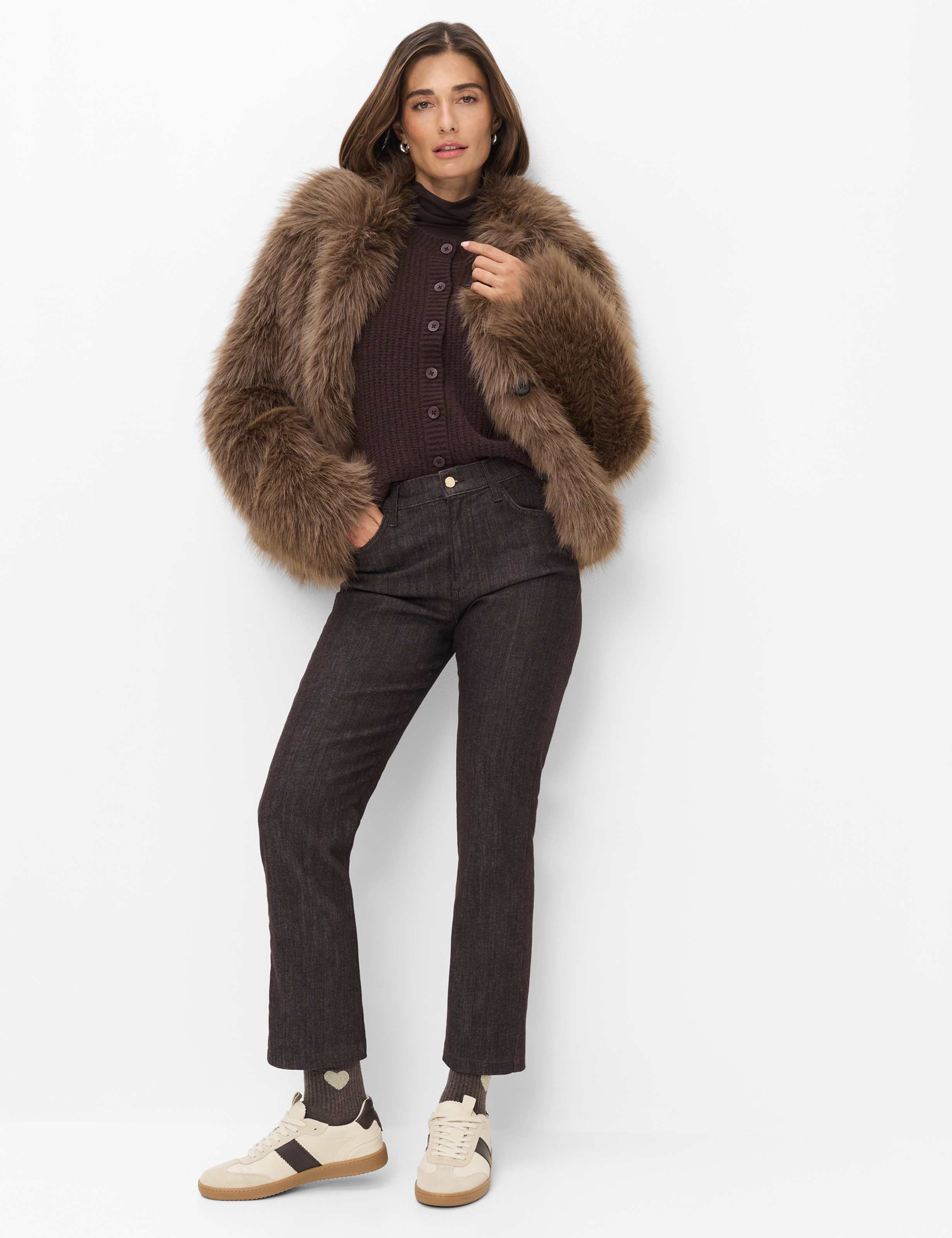 Women Style MAY S Denim Dark Brown Cigarette Fit Model Outfit