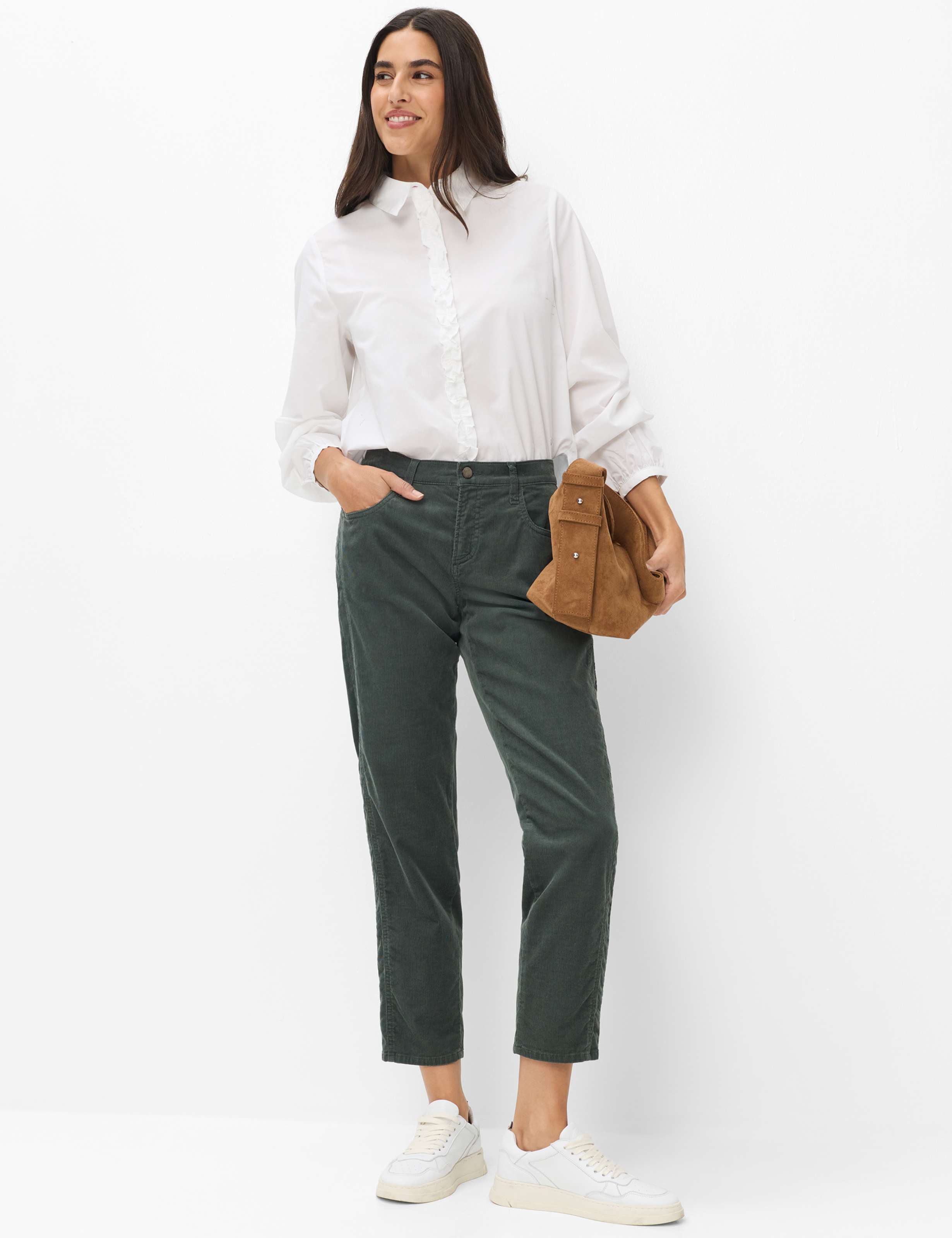 Femme Style MILEY S Vert Foncé Tapered Fit Tenue du mannequin