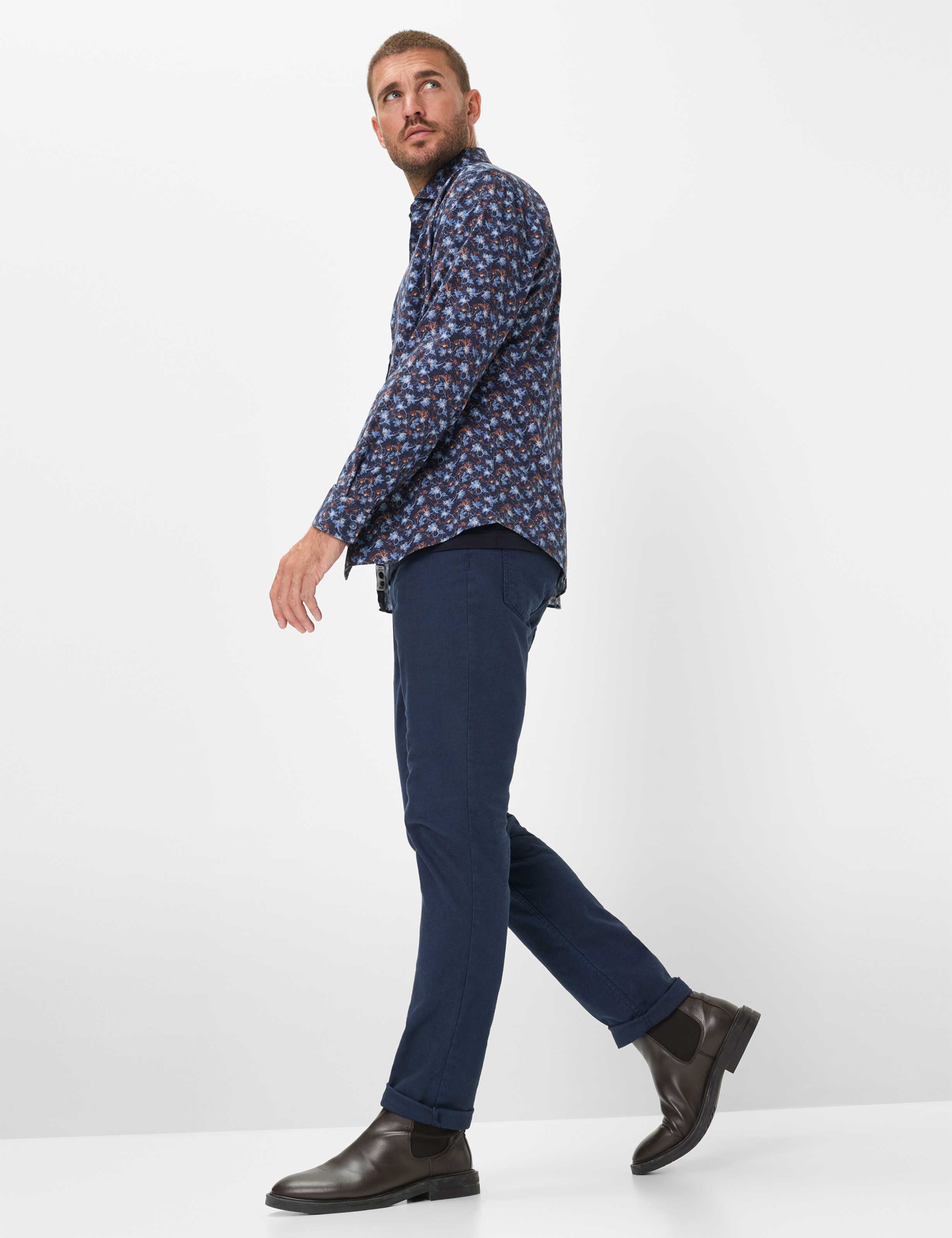 Heren Style CHUCK Donkerblauw Modern Fit Model outfit