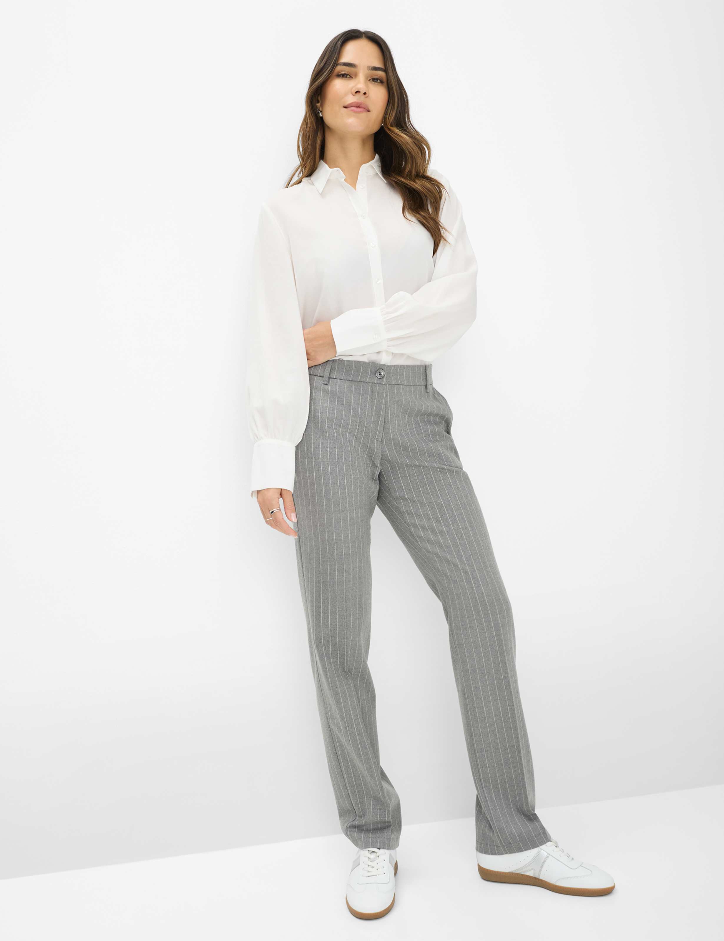 Damen Style MARON Grau Regular Fit Model Outfit