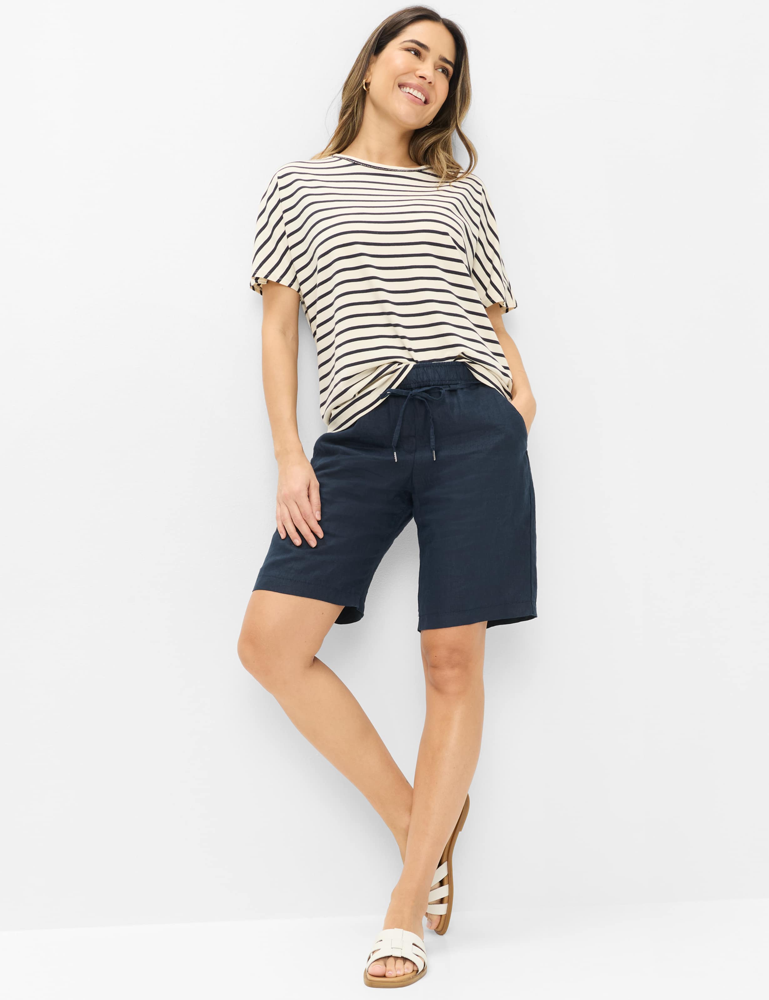 Femme Style CAELEN S Bleu Foncé  Tenue du mannequin