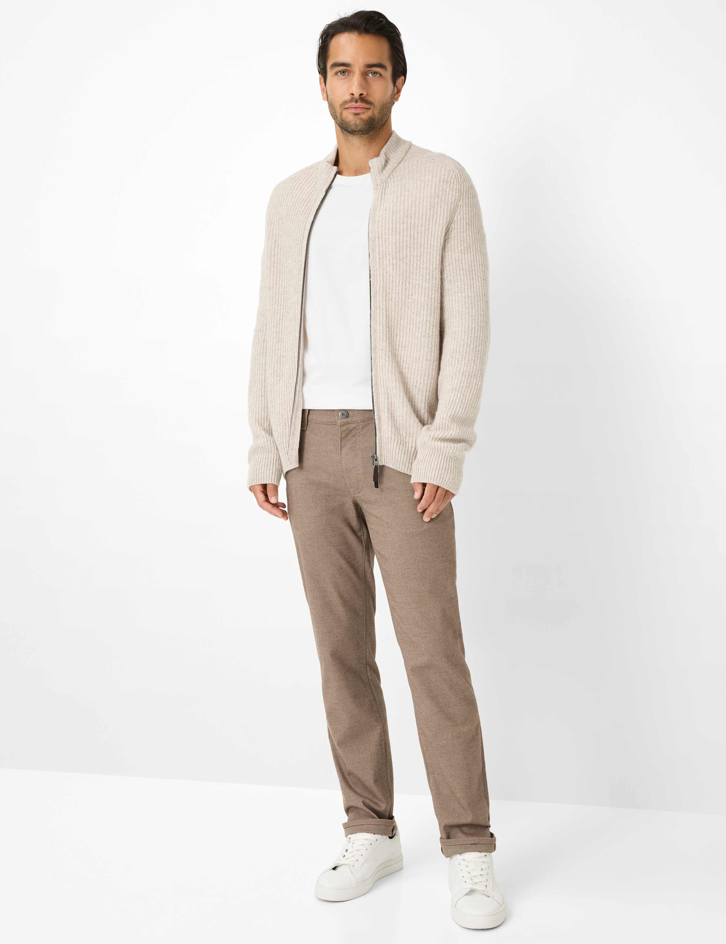 Herren Style CADIZ Hellbraun Straight Fit Model Outfit