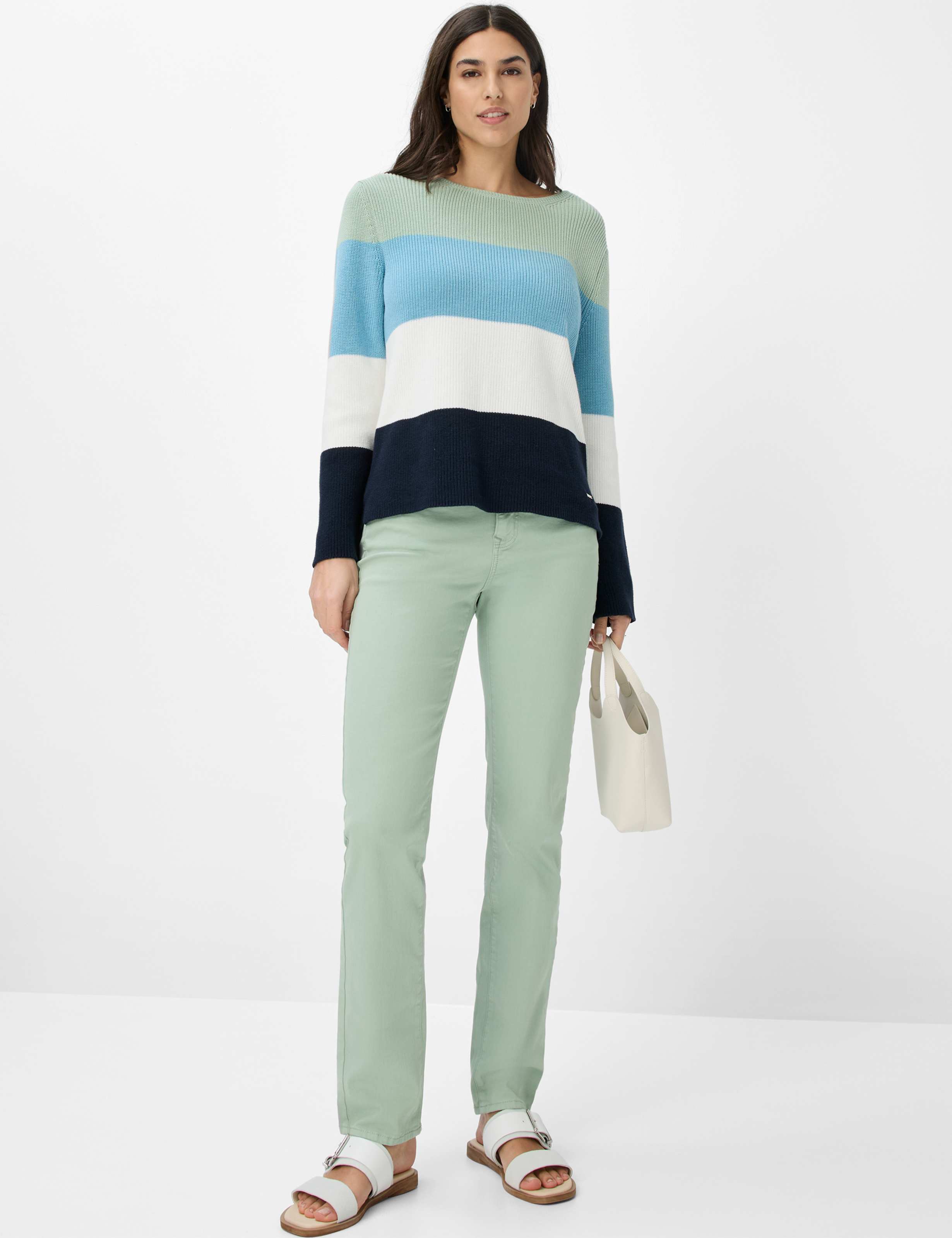 Femme Style MARY Denim Vert Clair Regular Fit Tenue du mannequin