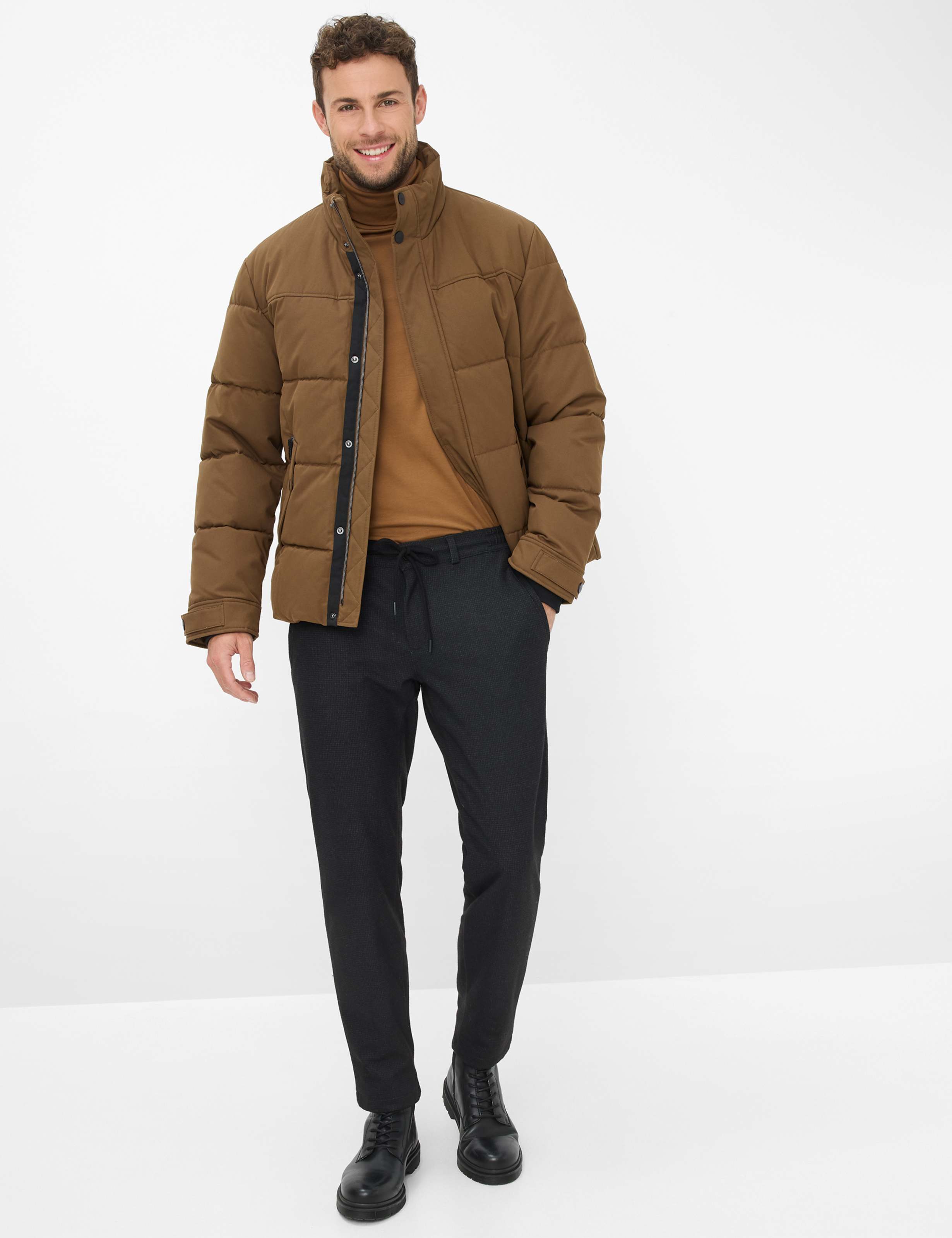 Herren Style PHIL Dunkelgrau Relaxed Fit Model Outfit