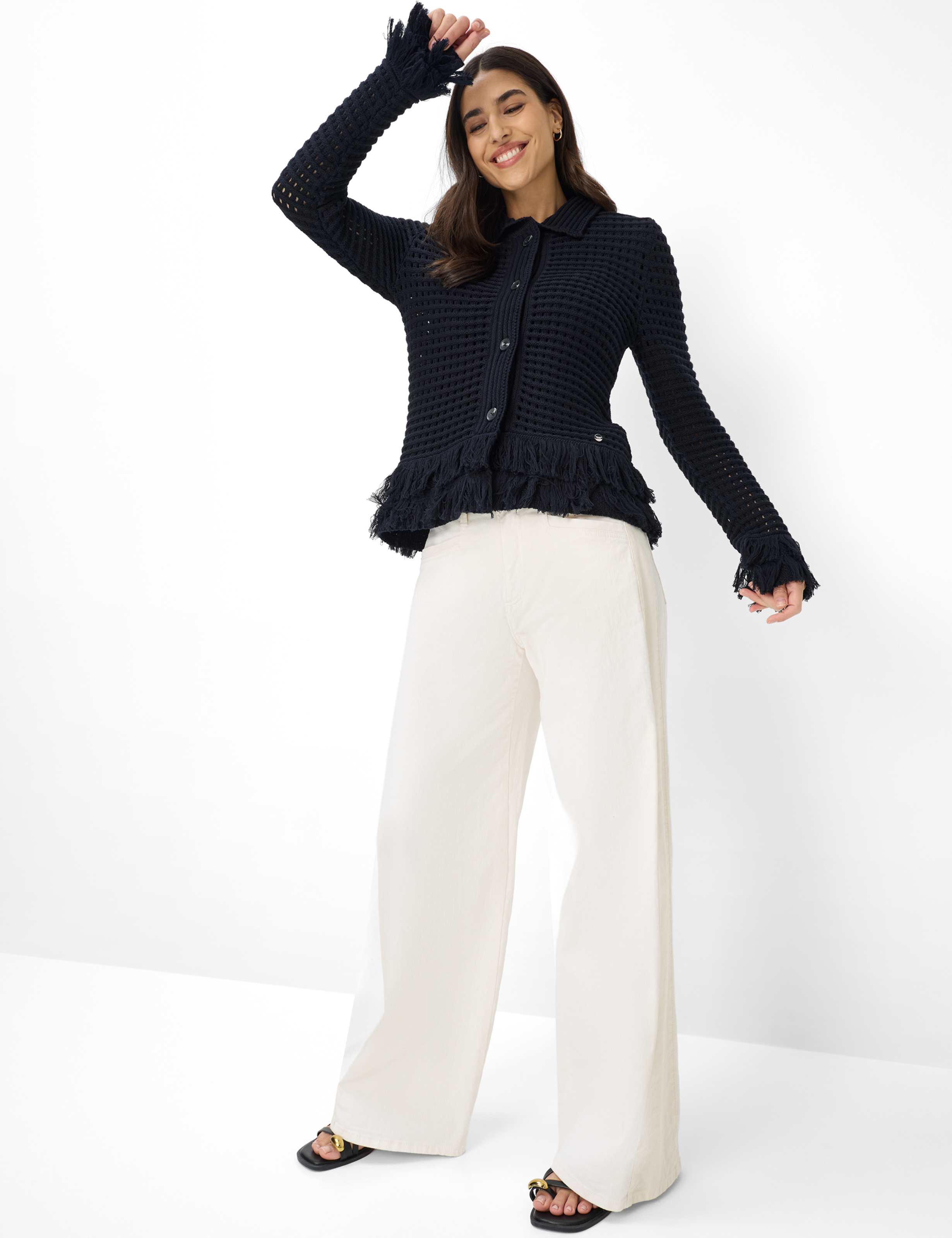 Damen Style AMI Dunkelblau  Model Outfit